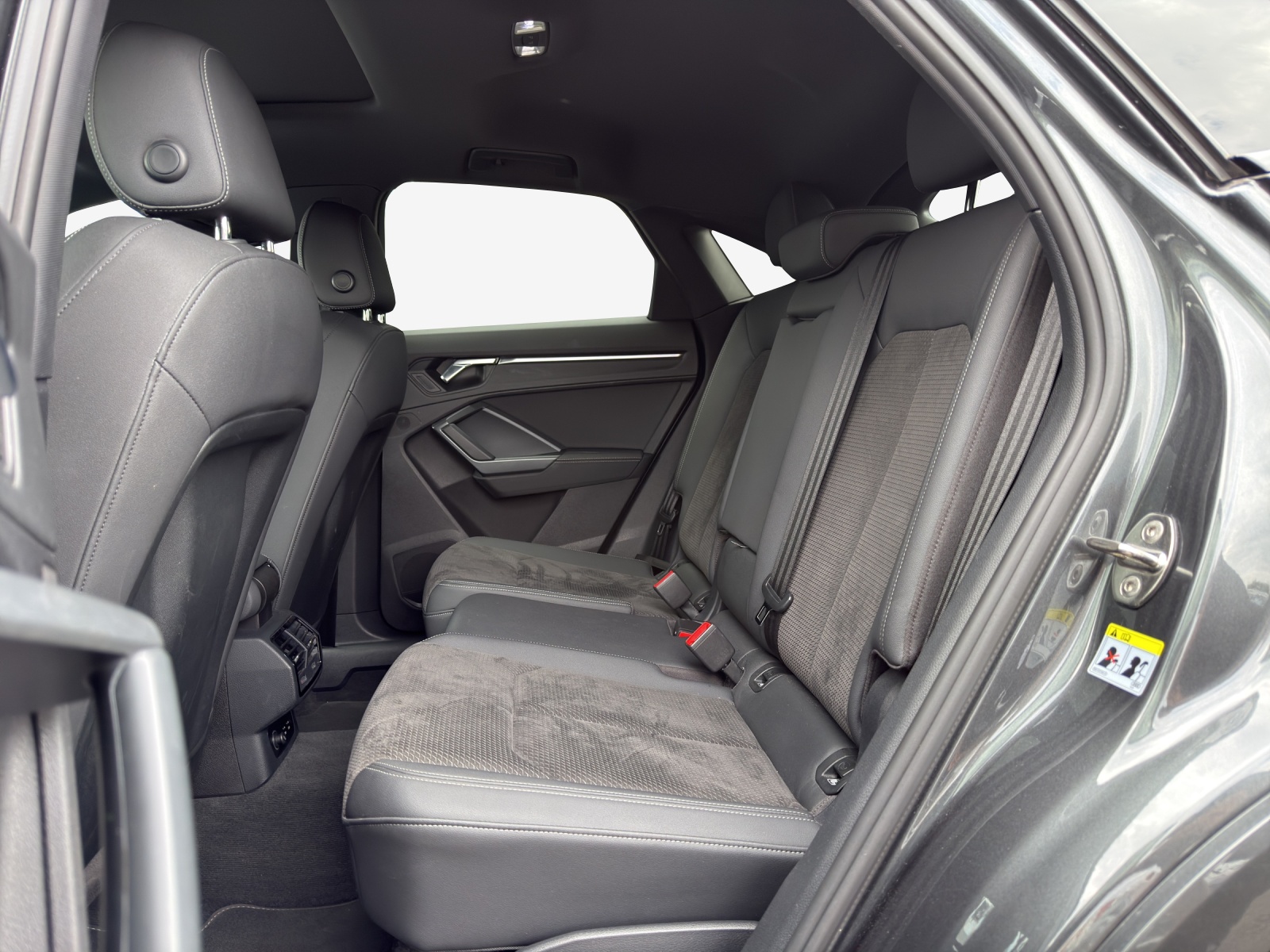 AUDI Q3 Sportback 35 TFSI S line Attraction S-tronic-image-11