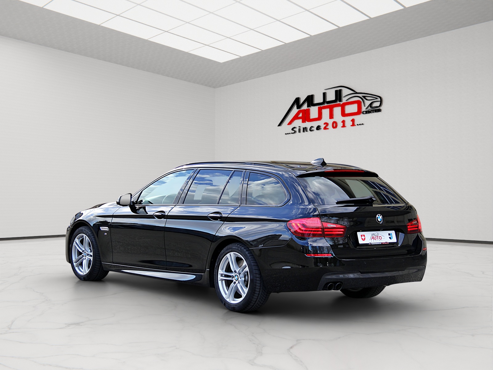 BMW 530d Touring xDrive Platinum Sport Edition-image-2