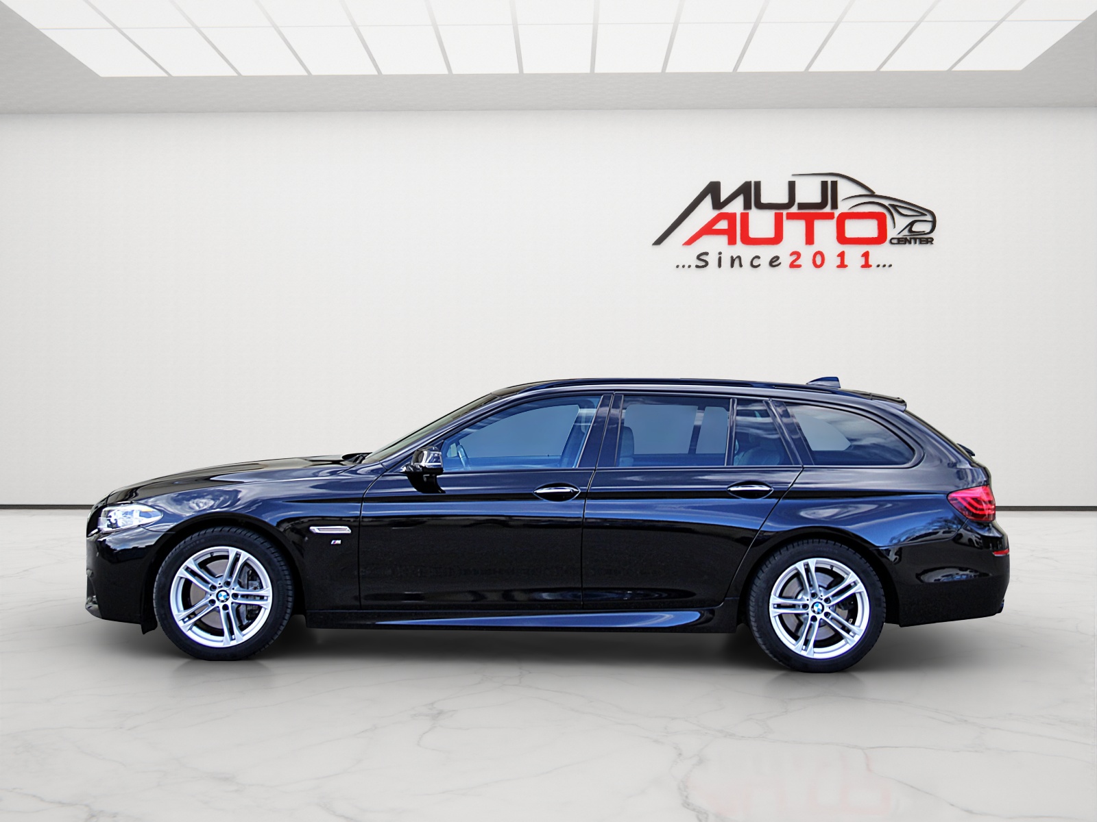 BMW 530d Touring xDrive Platinum Sport Edition-image-1