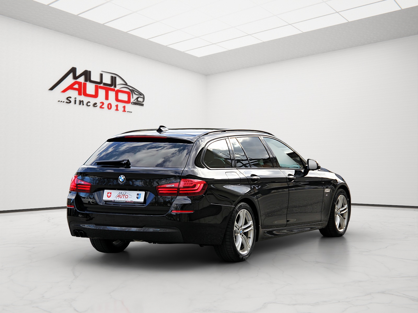 BMW 530d Touring xDrive Platinum Sport Edition-image-4