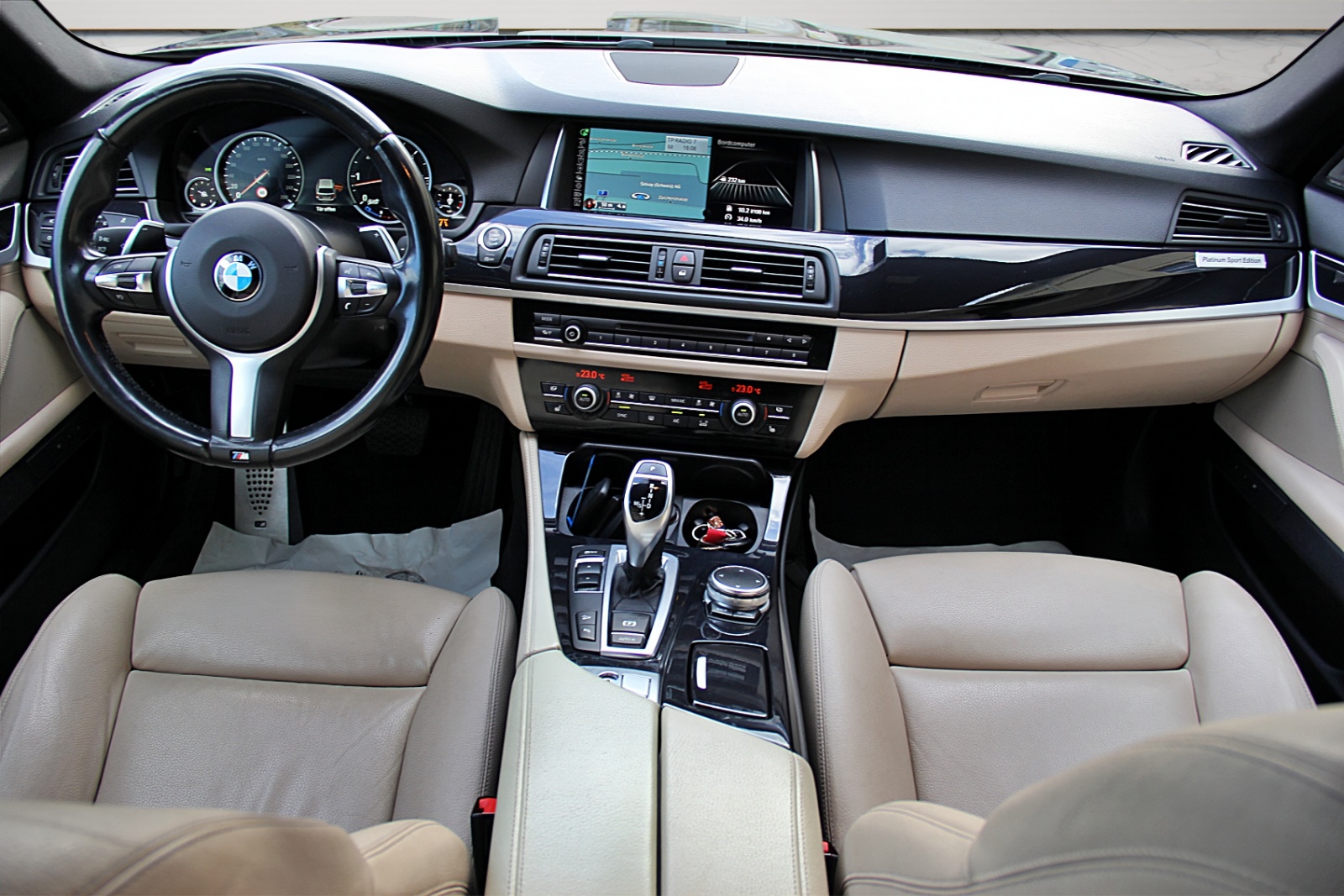 BMW 530d Touring xDrive Platinum Sport Edition-image-10