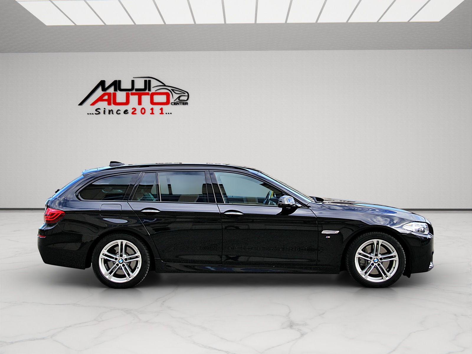 BMW 530d Touring xDrive Platinum Sport Edition-image-5