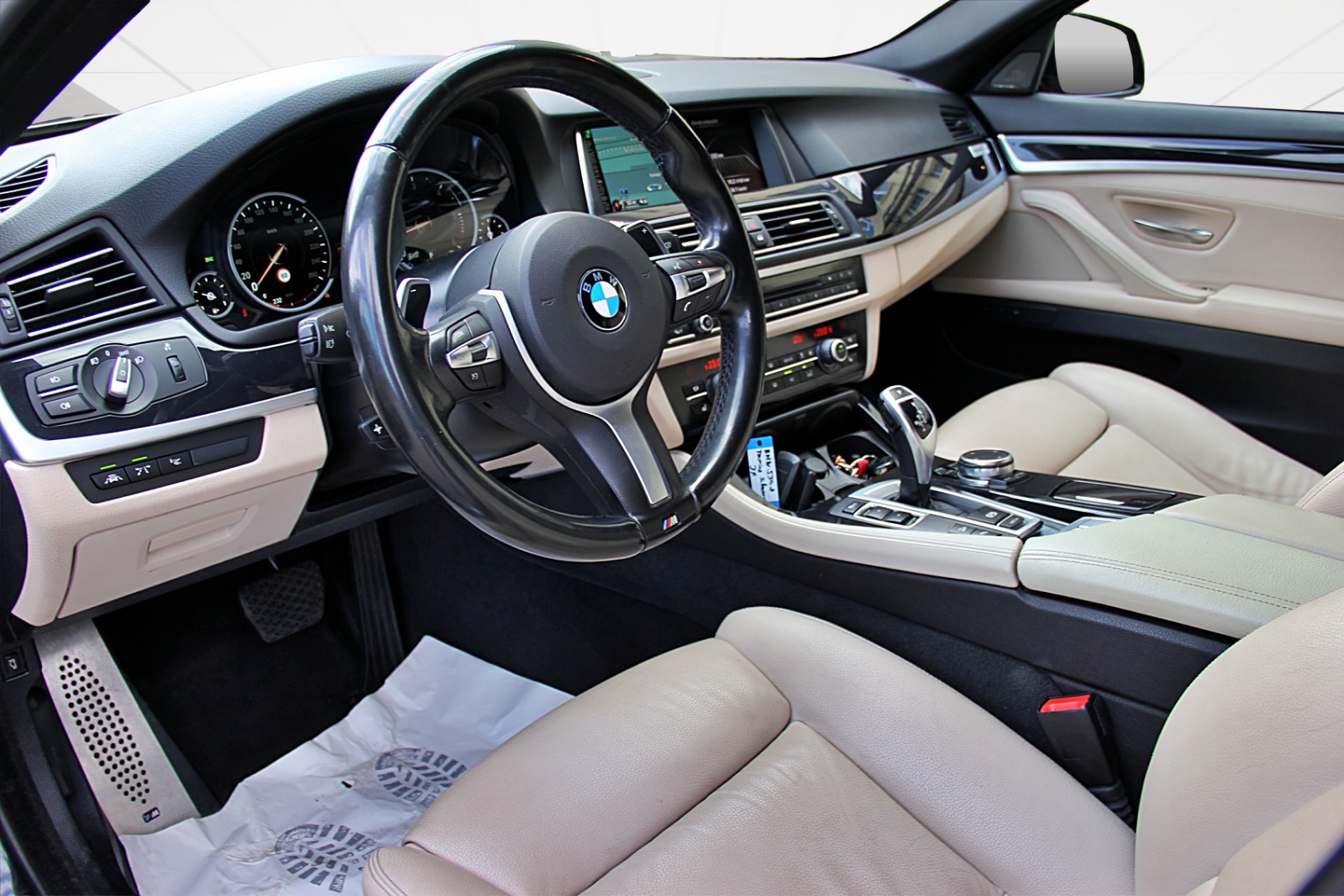 BMW 530d Touring xDrive Platinum Sport Edition-image-8