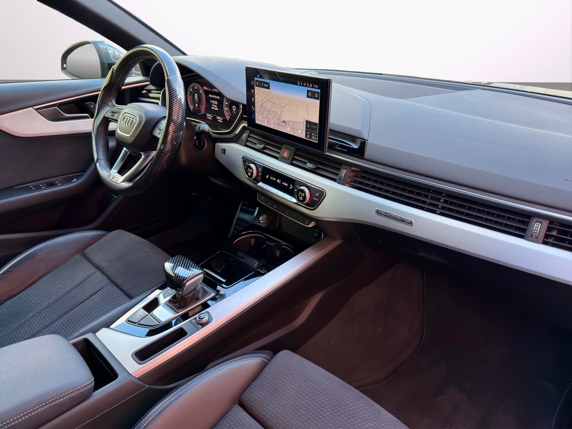 AUDI A4 Avant 40 TDI S line Attraction quattro S-tronic-image-13