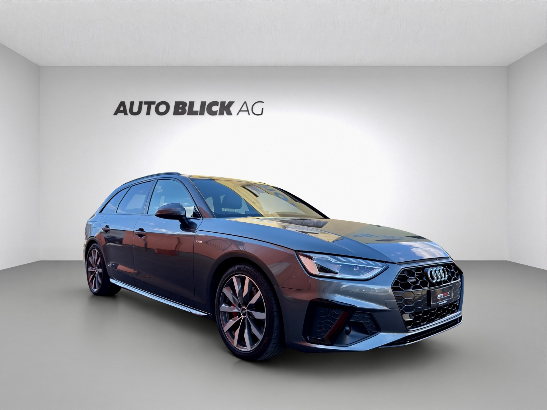 AUDI A4 Avant 40 TDI S line Attraction quattro S-tronic-image-1