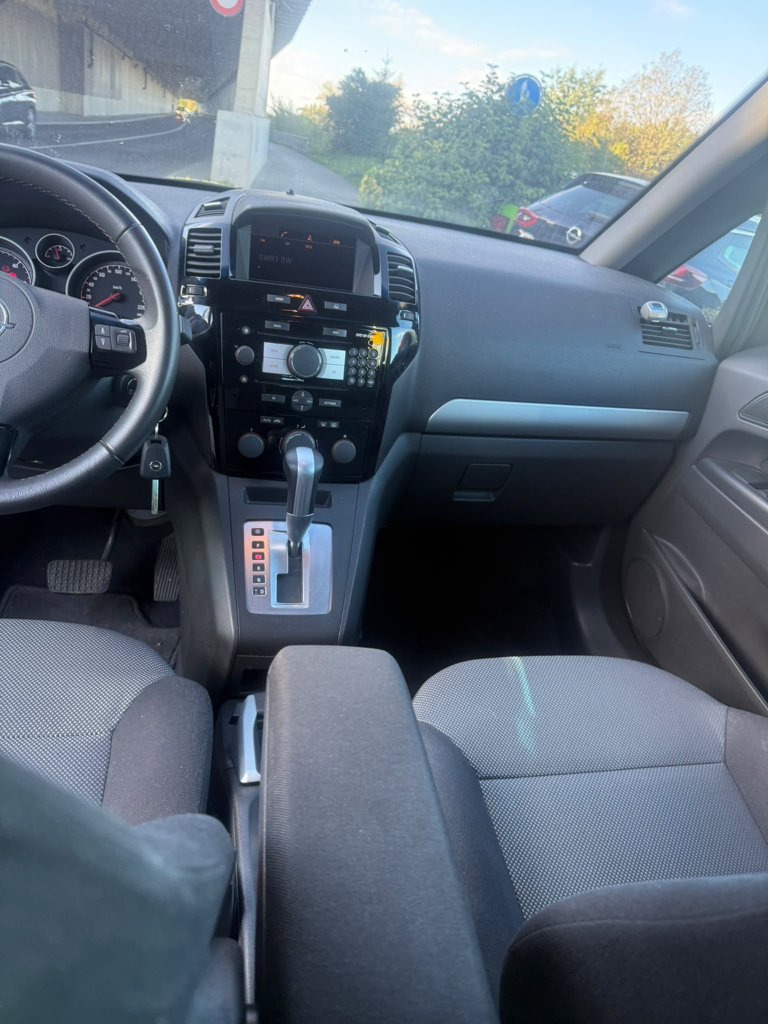 OPEL Zafira 1.9 CDTI Holiday Automatic-image-3