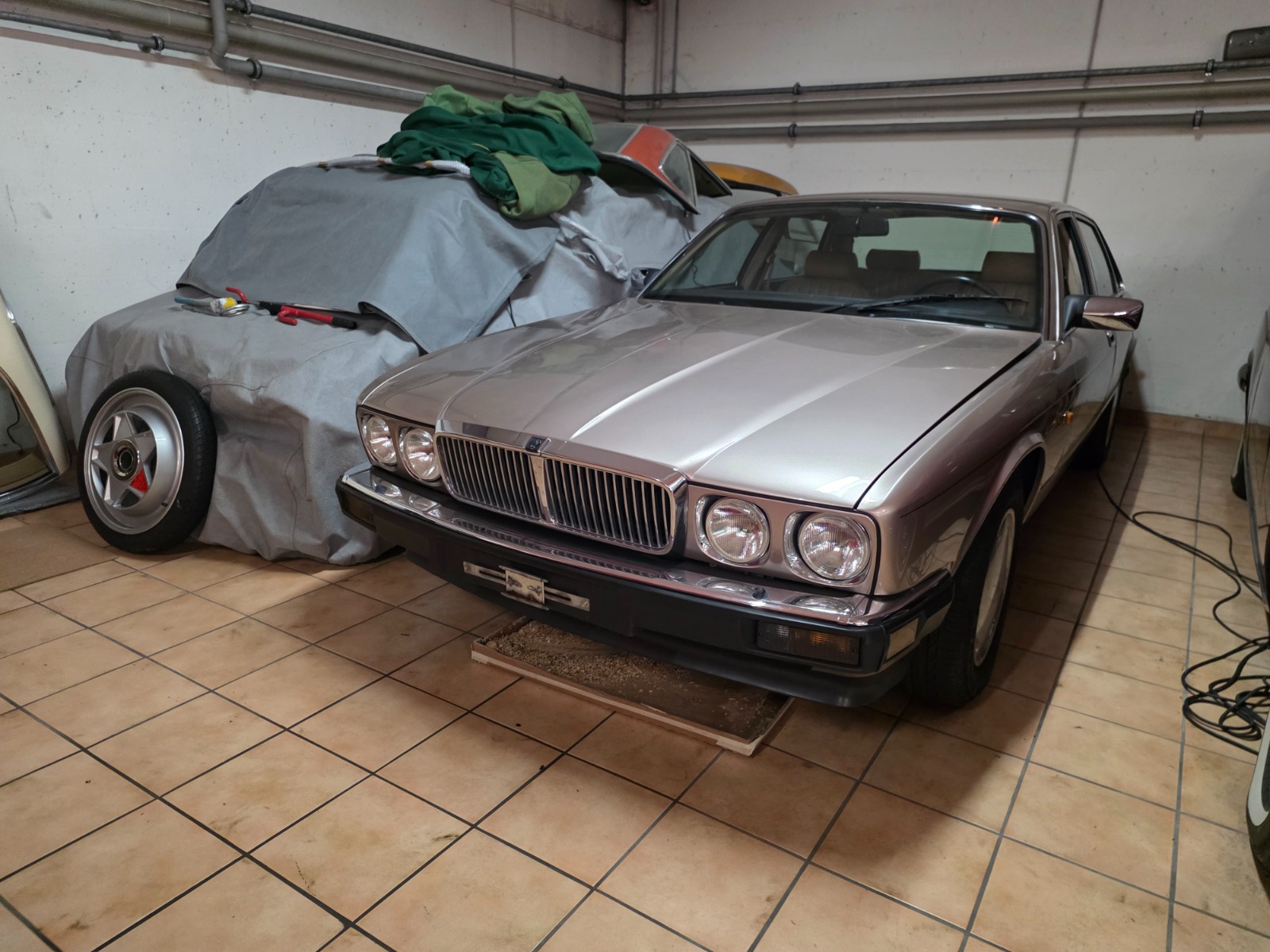 JAGUAR XJ6 3.2-image-2