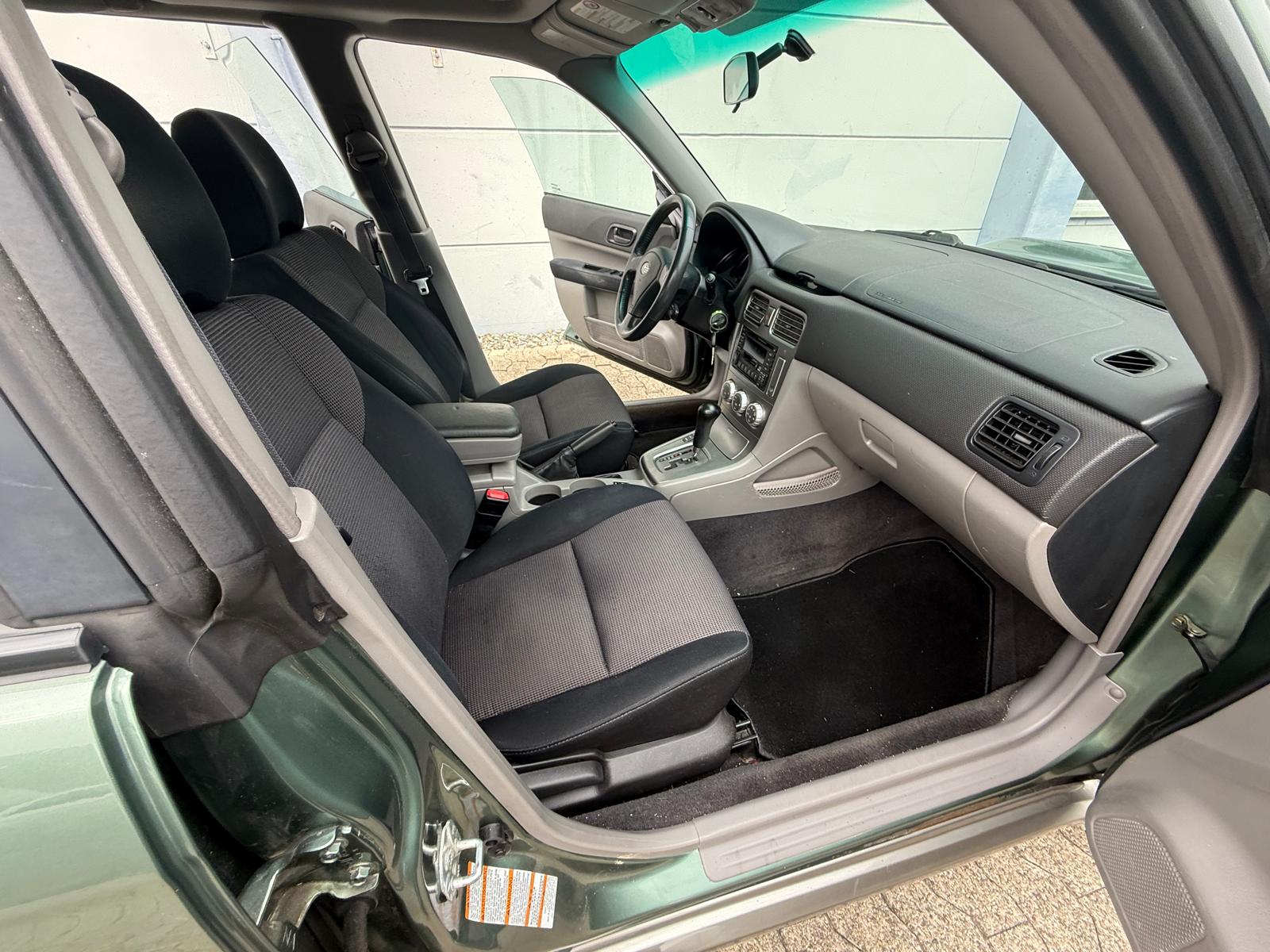 SUBARU Forester 2.0X (Swiss)-image-11