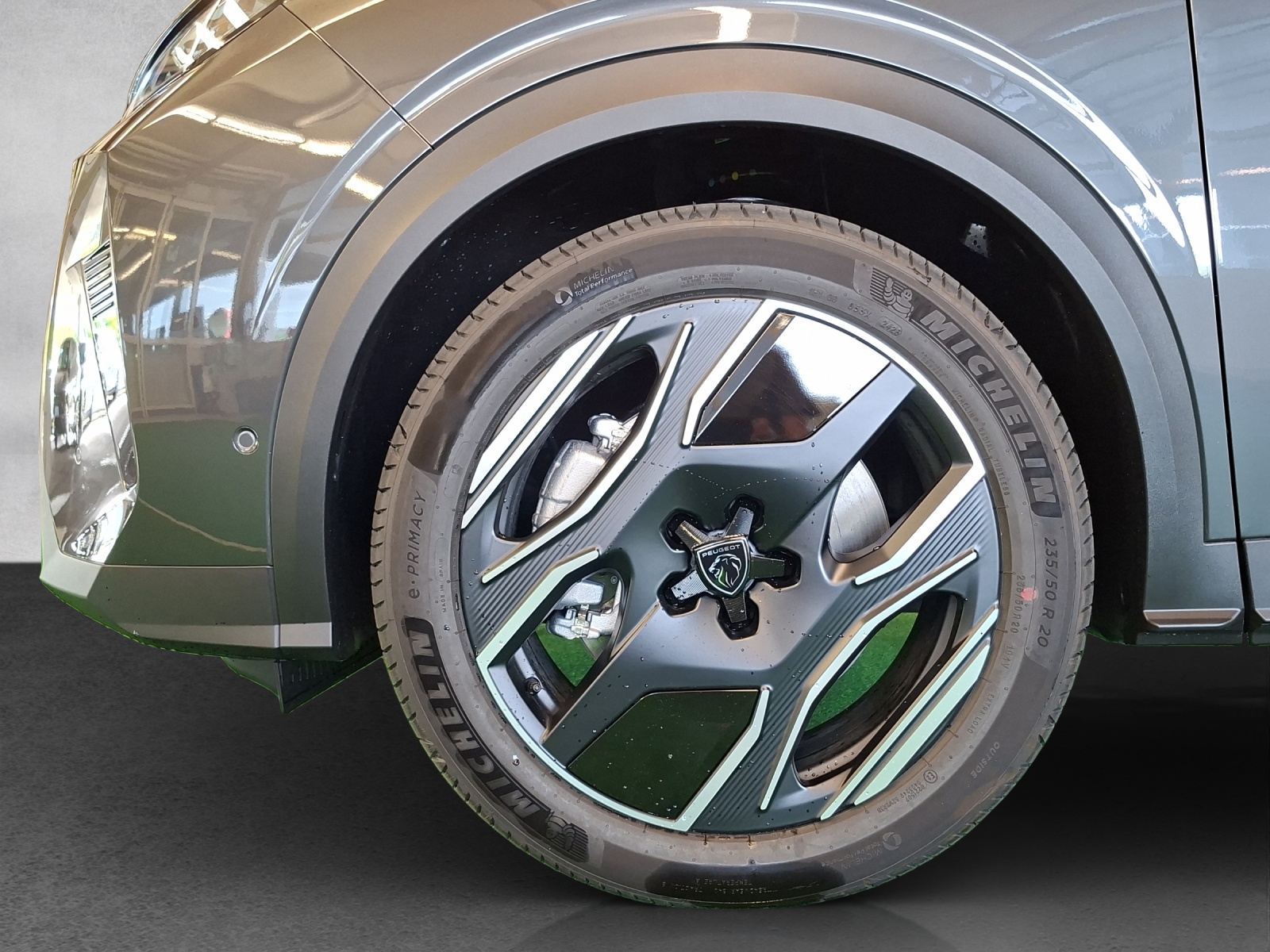 PEUGEOT 5008 1.6 PHEV 225 GT Exclusive-image-15