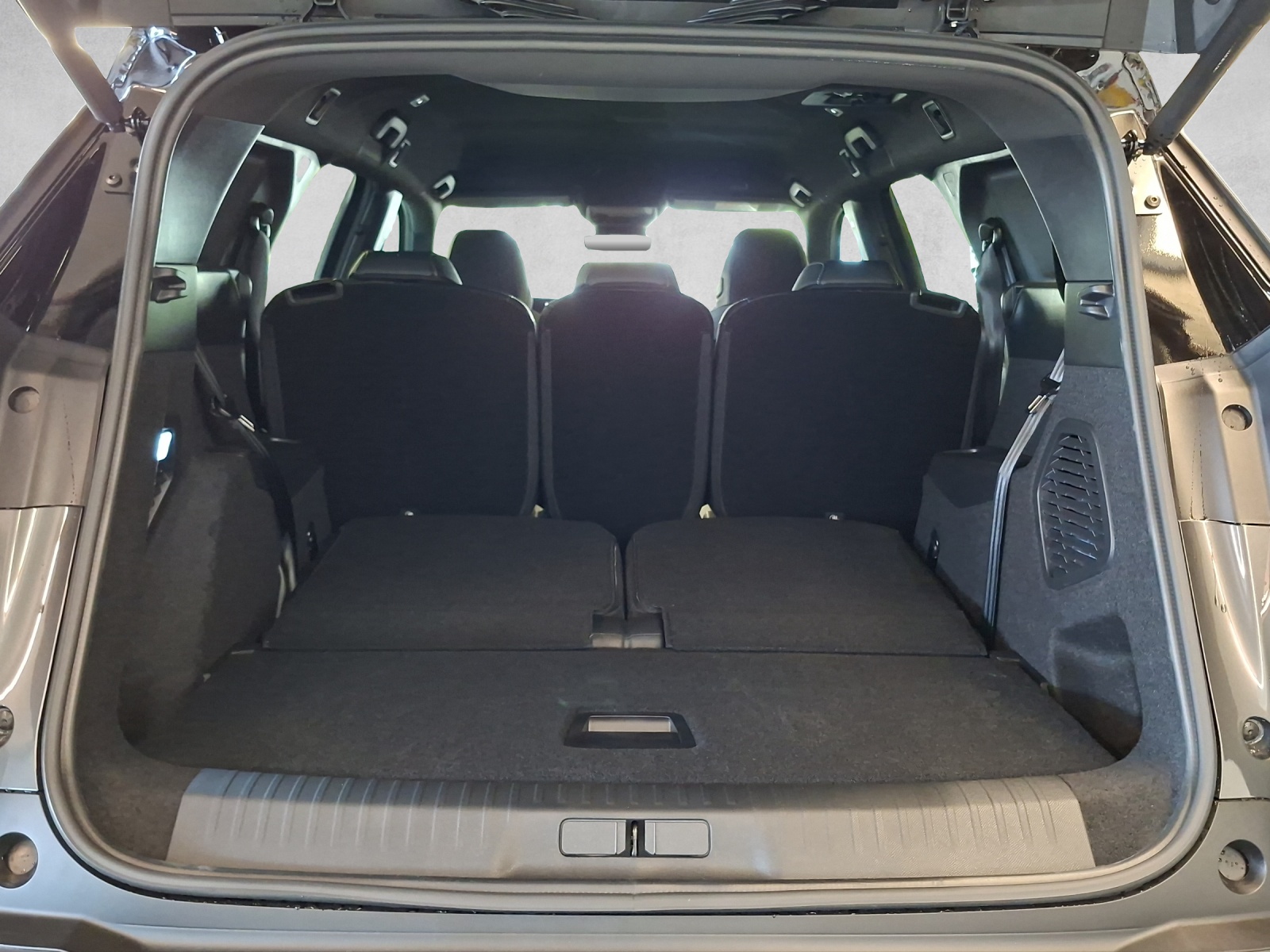 PEUGEOT 5008 1.6 PHEV 225 GT Exclusive-image-14