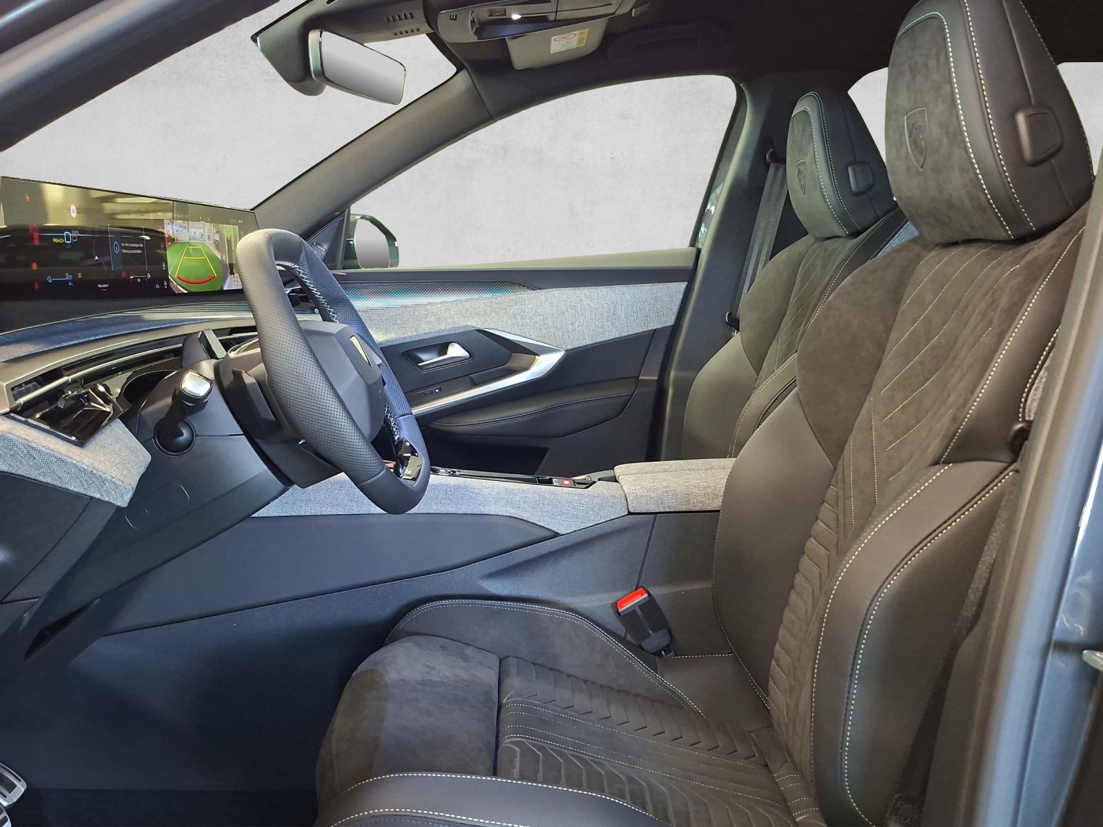 PEUGEOT 5008 1.6 PHEV 225 GT Exclusive-image-11