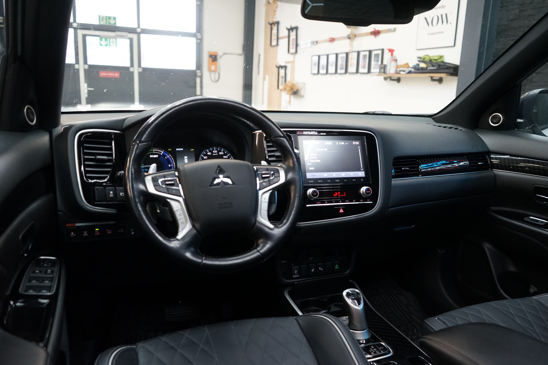 MITSUBISHI Outlander 2.4 PHEV Style 4WD Automatic-image-5