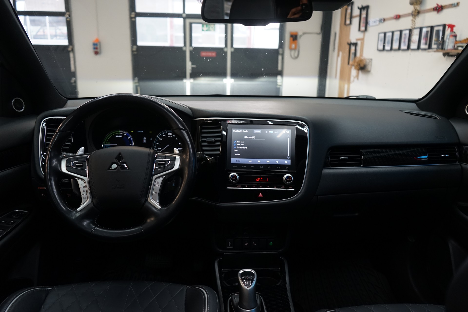 MITSUBISHI Outlander 2.4 PHEV Style 4WD Automatic-image-6