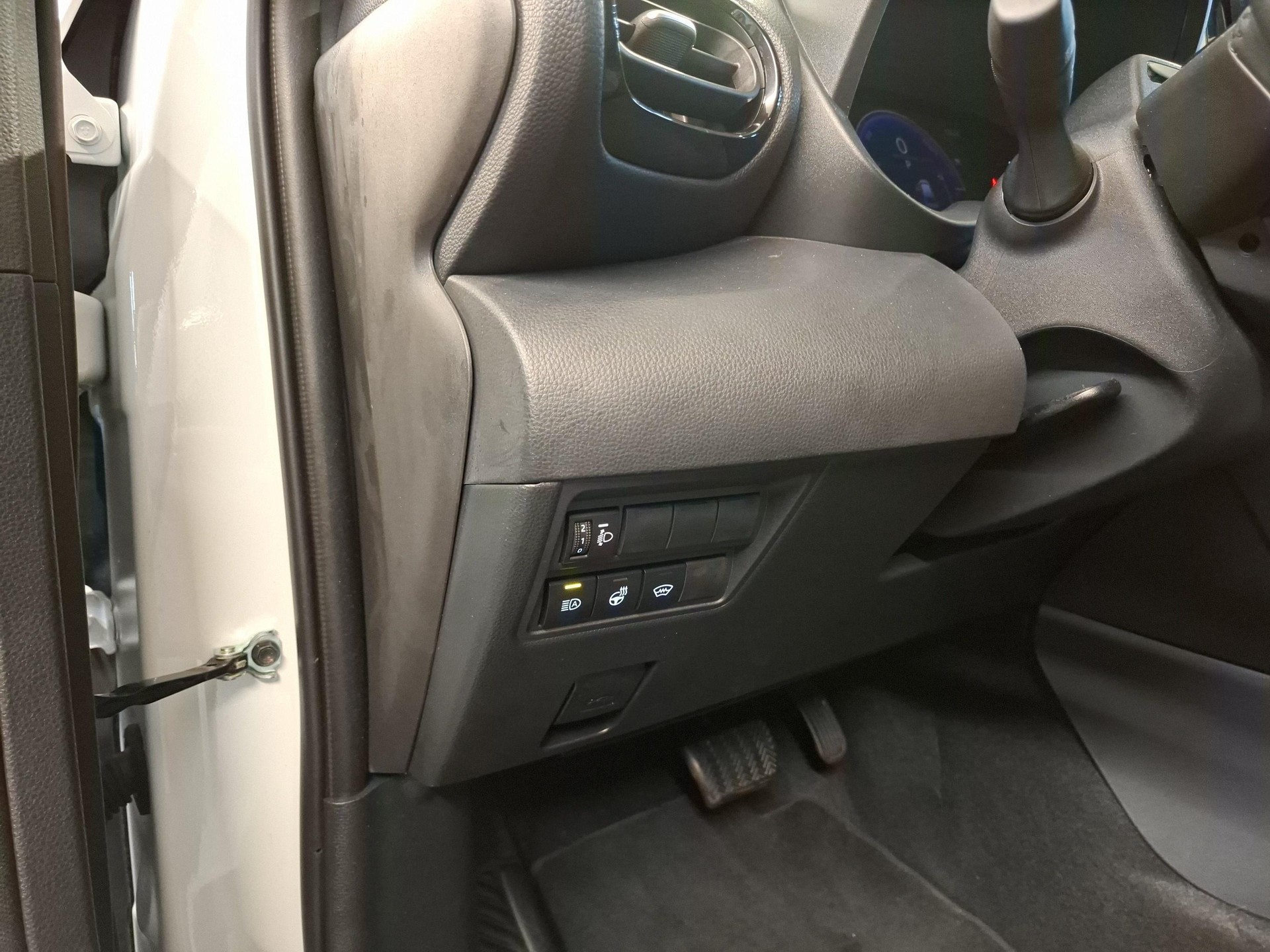 TOYOTA Yaris Cross 1.5 VVT-i HSD Trend AWD-i-image-16