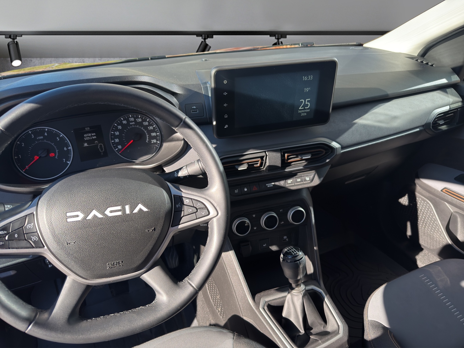 DACIA Jogger TCe 110 Extreme-image-8