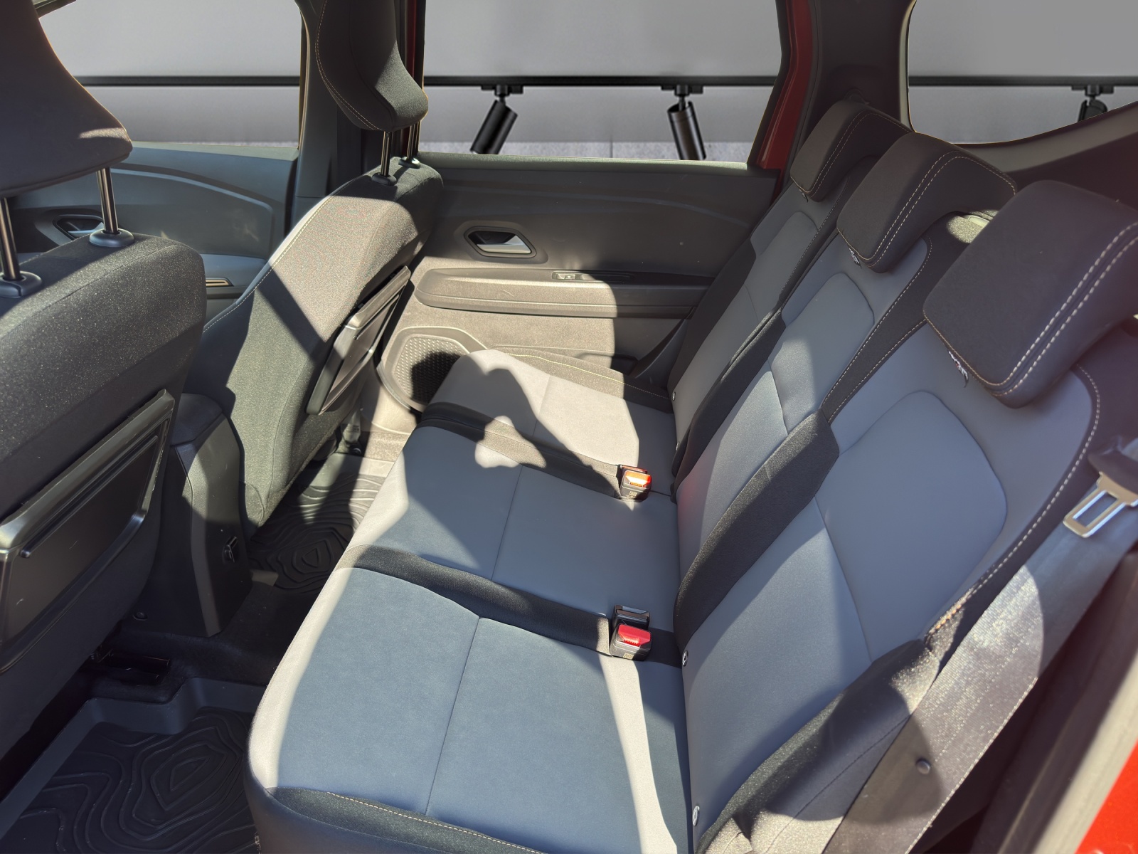 DACIA Jogger TCe 110 Extreme-image-10