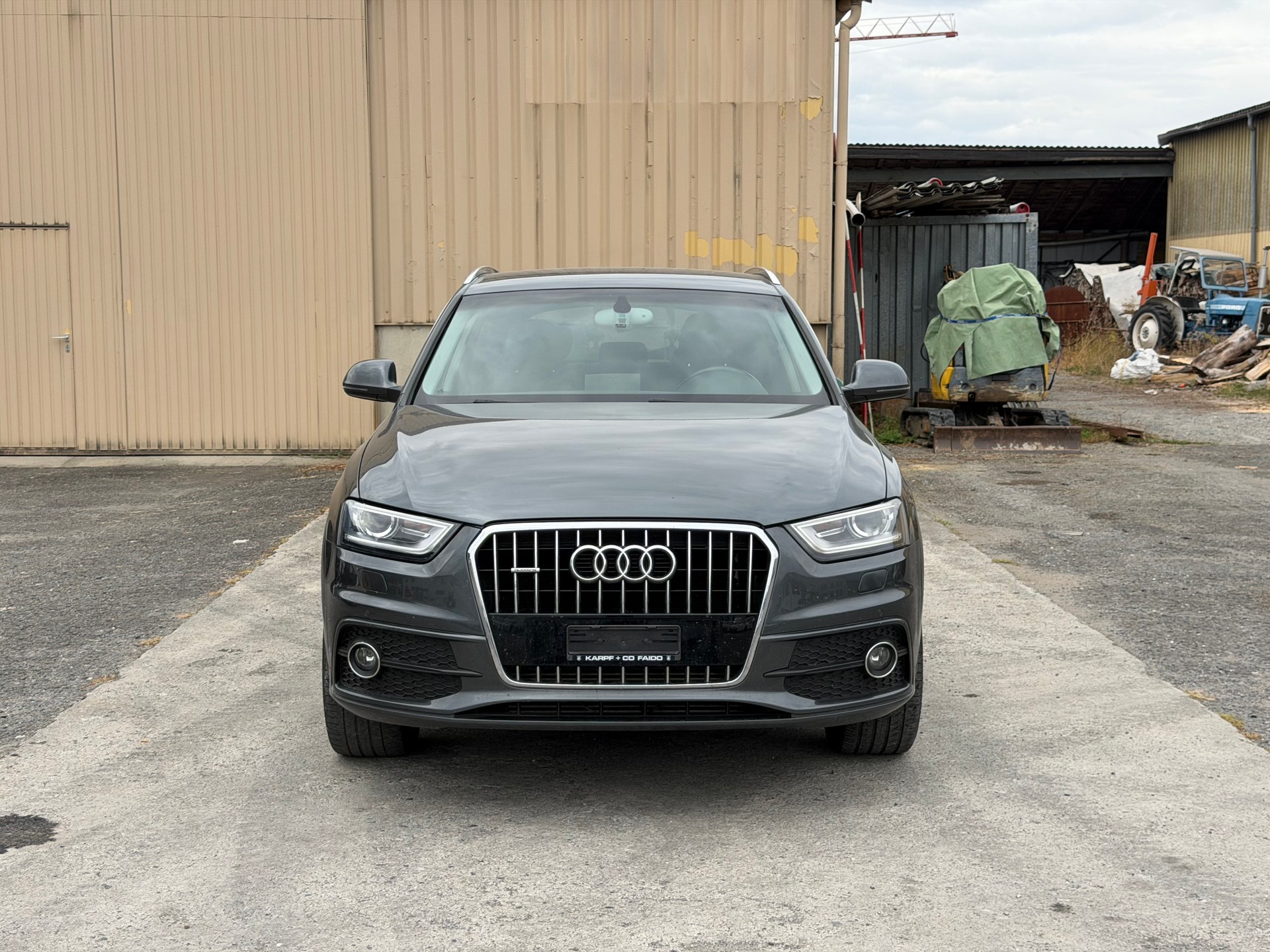 AUDI Q3 2.0 TDI quattro S-tronic S line-image-1