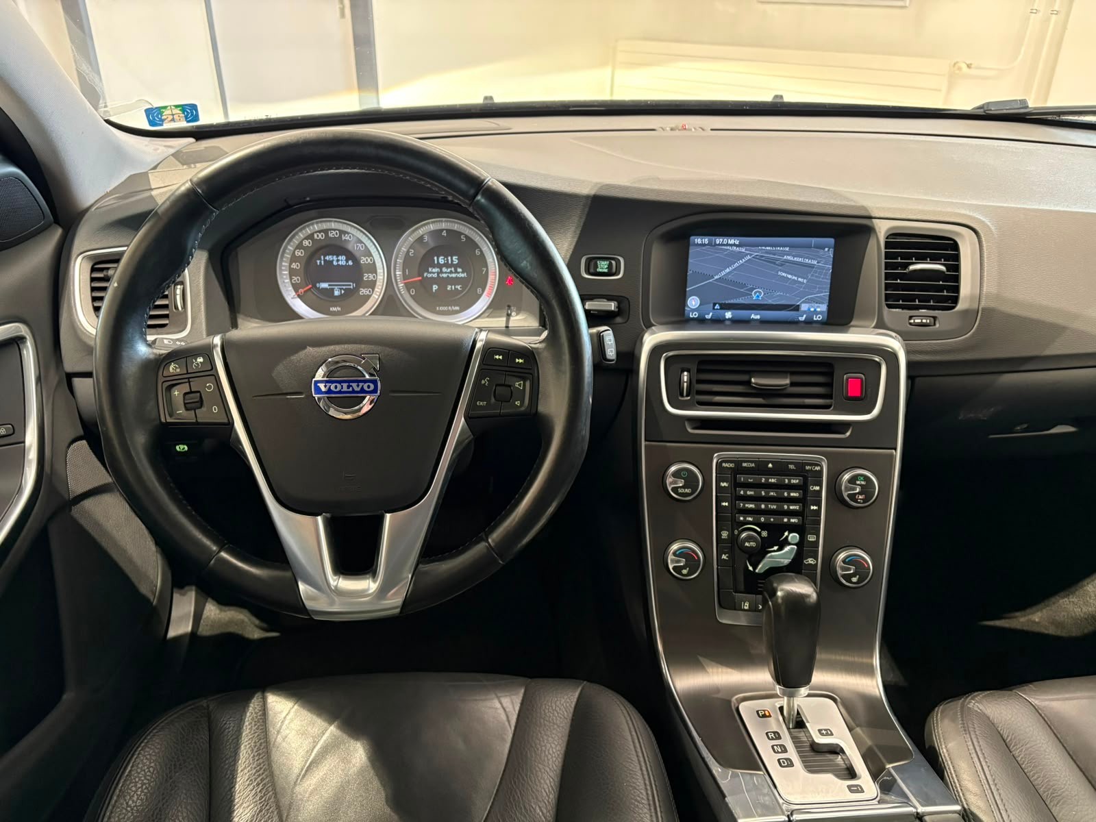 VOLVO V60 T6 AWD Summum Geartronic Automat 304 PS-image-4