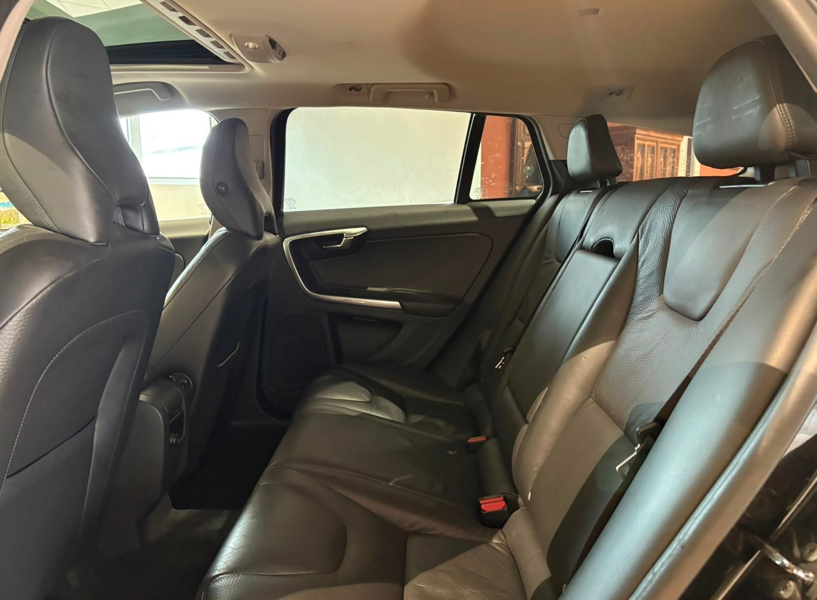 VOLVO V60 T6 AWD Summum Geartronic Automat 304 PS-image-12