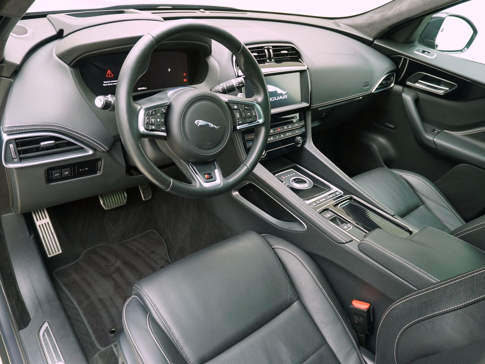 JAGUAR F-Pace 3.0 V6 S/C S AWD-image-10