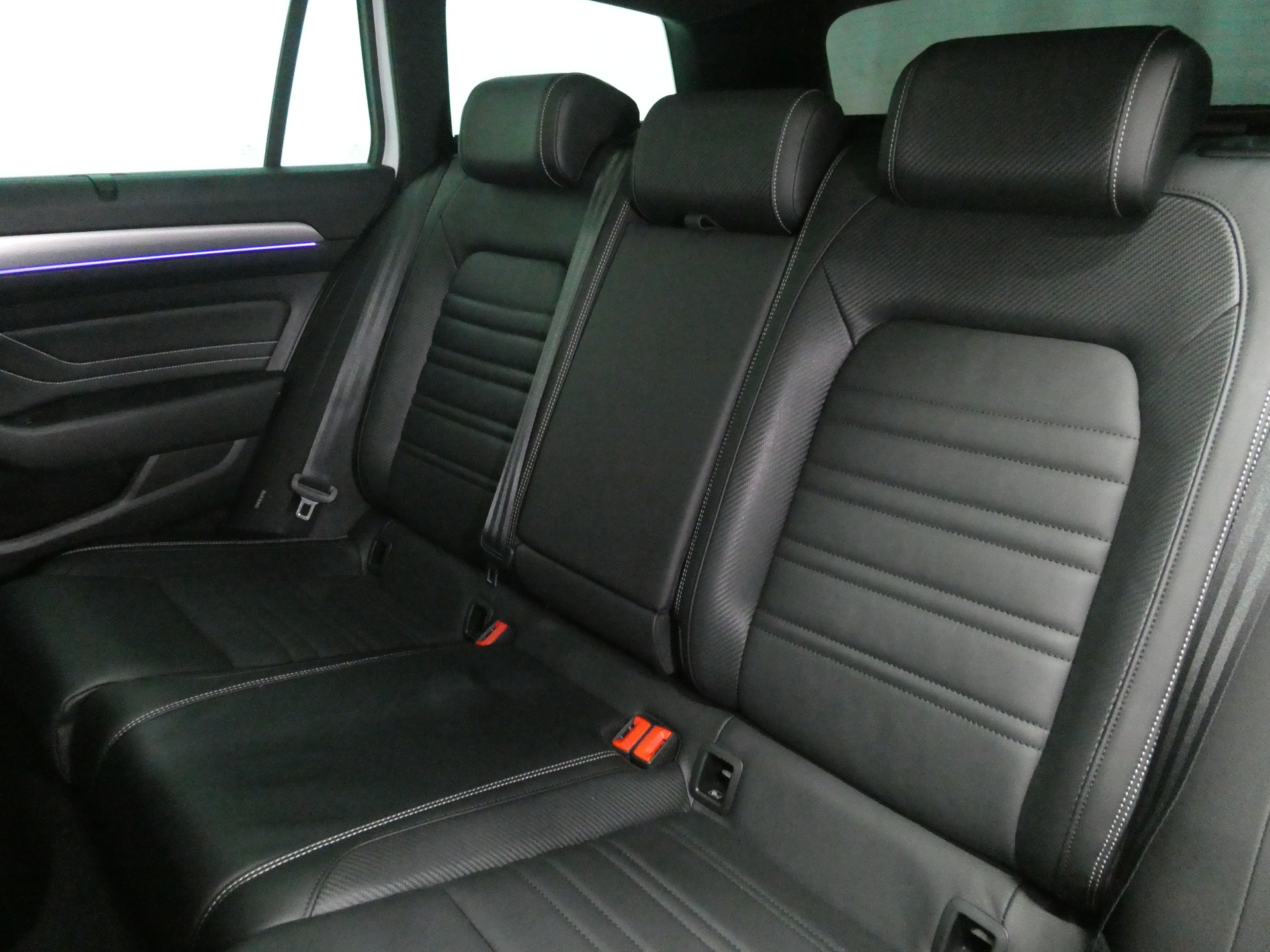 VW Passat Variant 2.0 TSI 4Motion DSG R-Line - Panorama - Leder - IQ Light - Standheizung - 360° Kamera - AHK - 280 PS-image-11