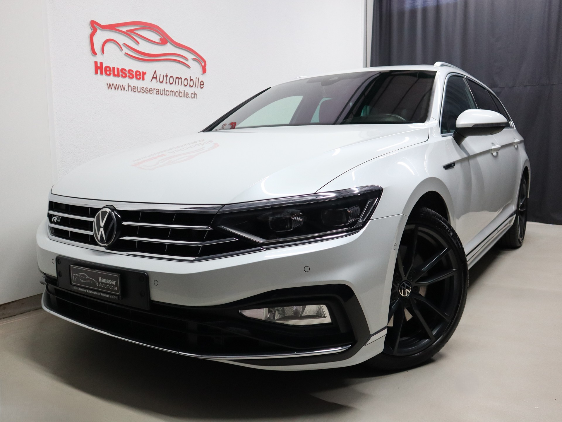 VW Passat Variant 2.0 TSI 4Motion DSG R-Line - Panorama - Leder - IQ Light - Standheizung - 360° Kamera - AHK - 280 PS