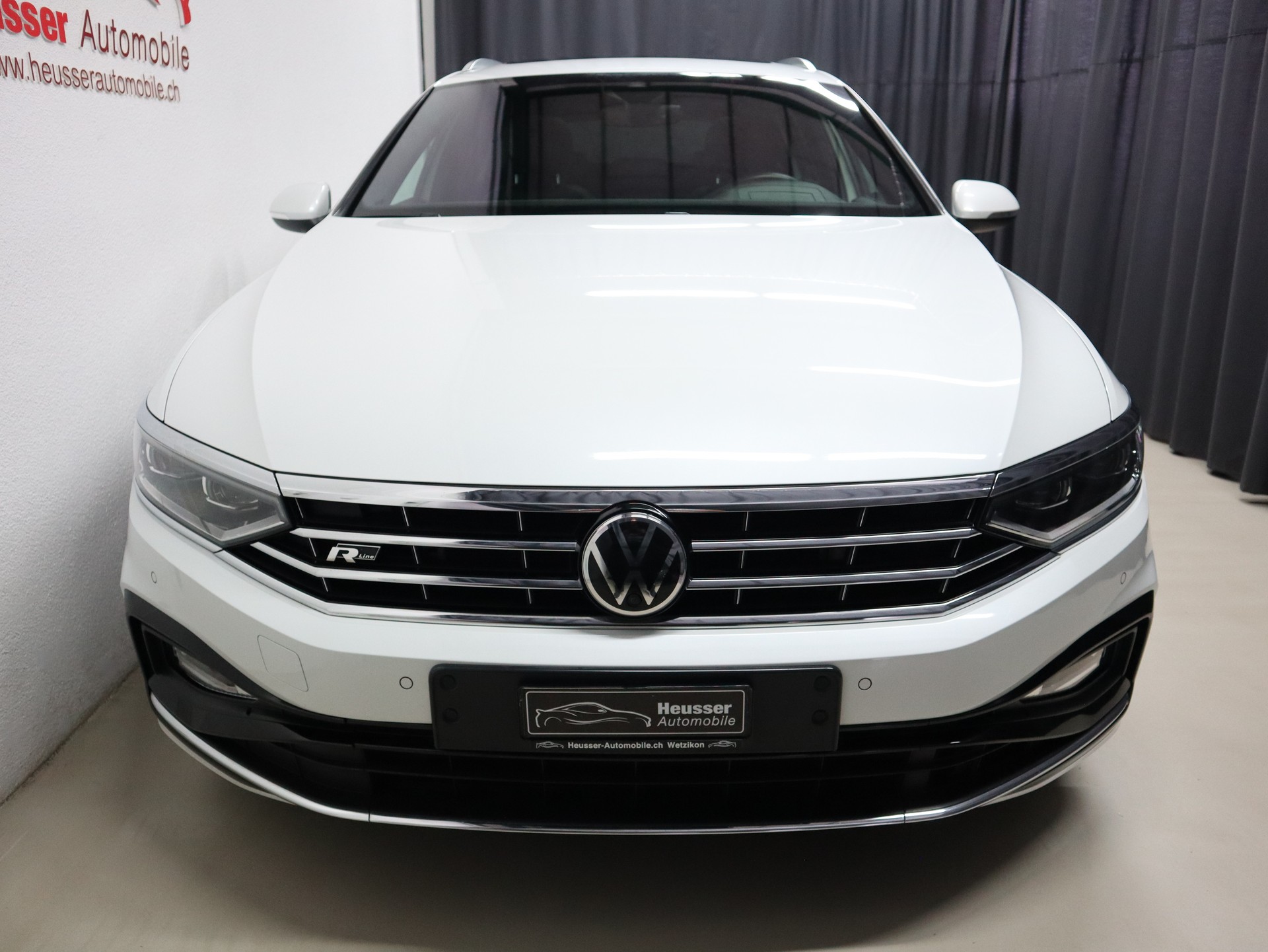 VW Passat Variant 2.0 TSI 4Motion DSG R-Line - Panorama - Leder - IQ Light - Standheizung - 360° Kamera - AHK - 280 PS-image-6