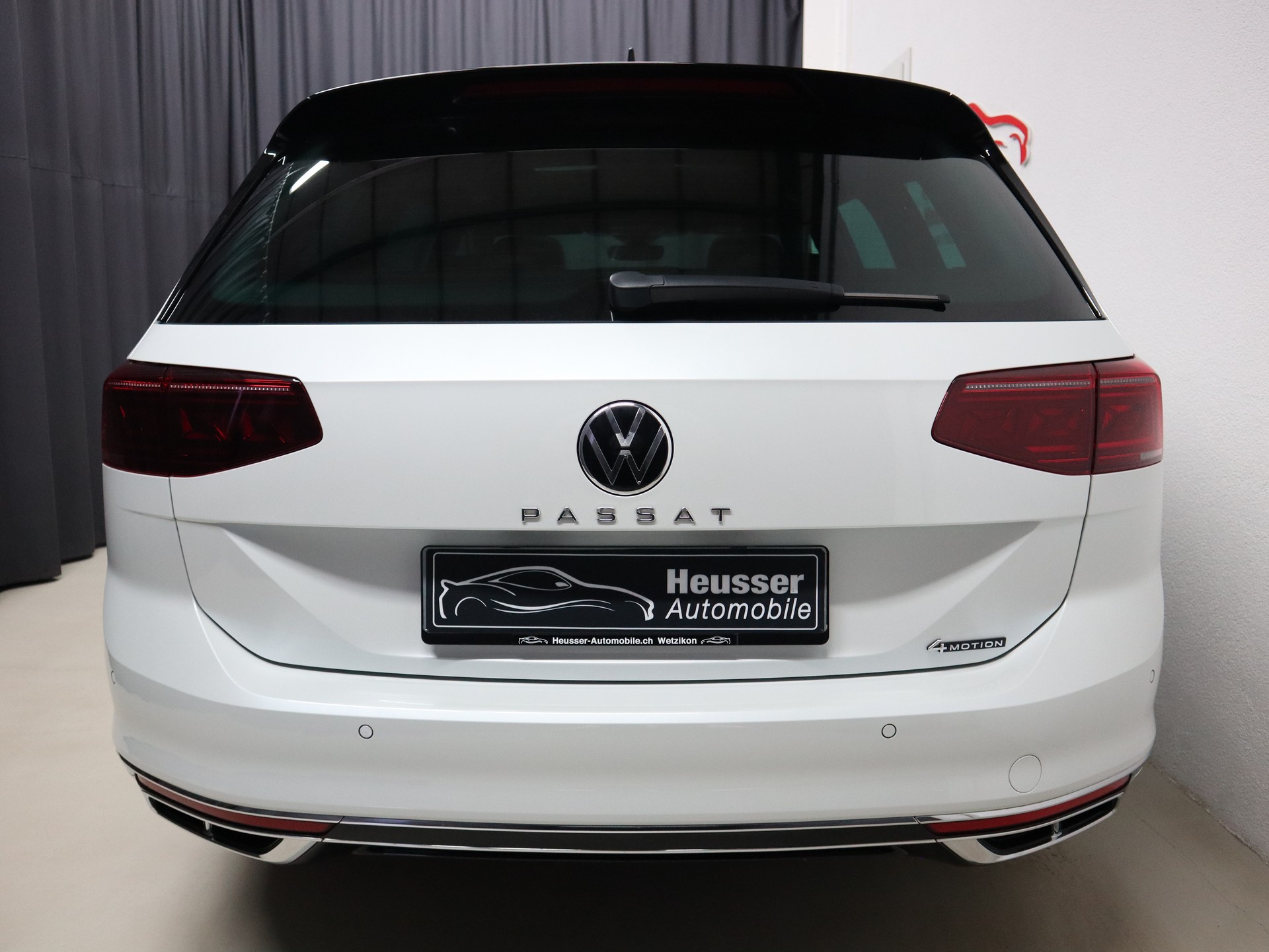 VW Passat Variant 2.0 TSI 4Motion DSG R-Line - Panorama - Leder - IQ Light - Standheizung - 360° Kamera - AHK - 280 PS-image-5