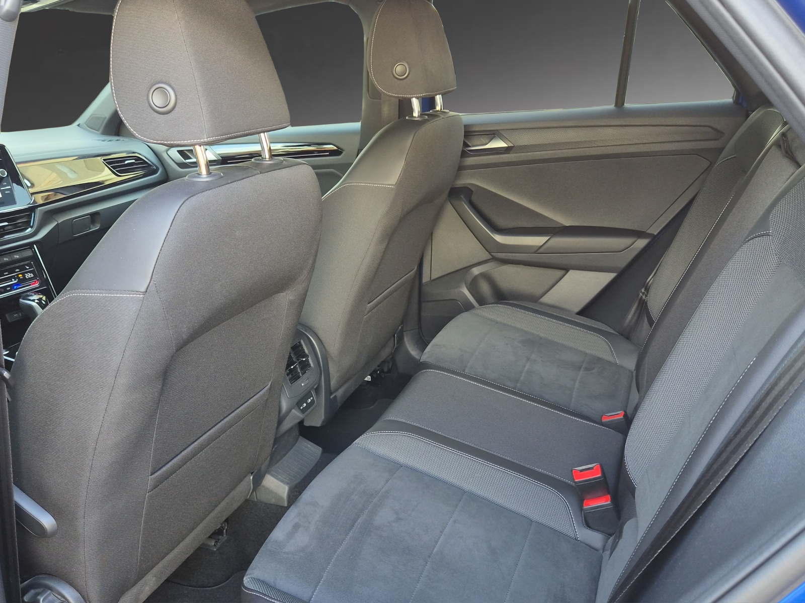 VW T-Roc 2.0 TSI Style DSG 4Motion-image-6