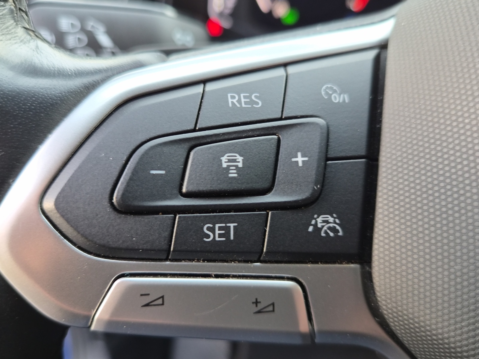 VW T-Roc 2.0 TSI Style DSG 4Motion-image-12