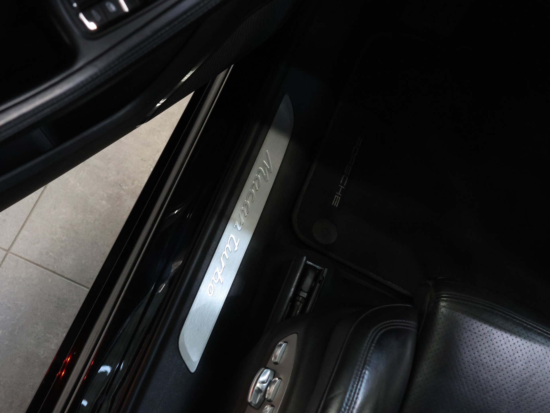 PORSCHE Macan Turbo PDK *SPORT-CHRONO*-image-6