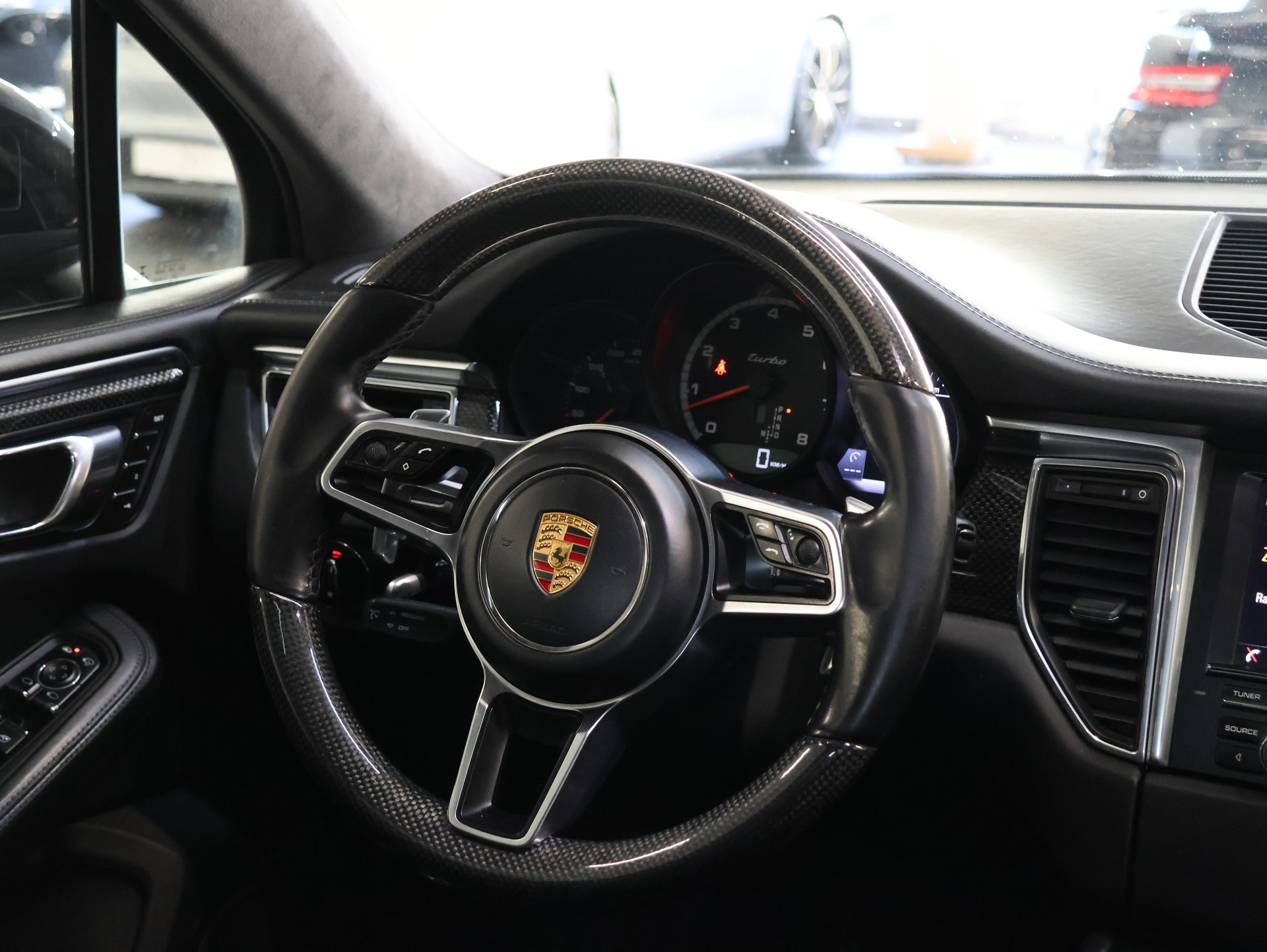 PORSCHE Macan Turbo PDK *SPORT-CHRONO*-image-25