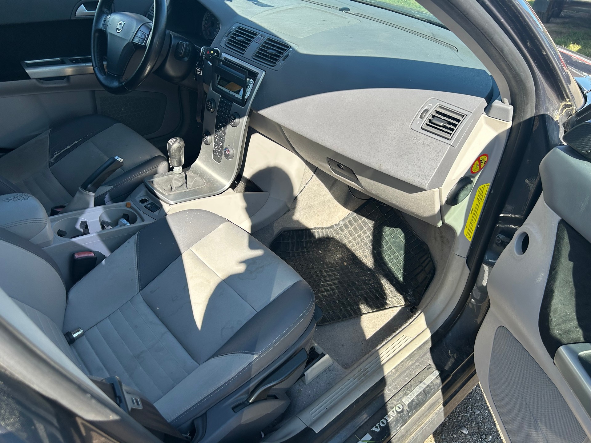 VOLVO S40 T5 Momentum-image-13