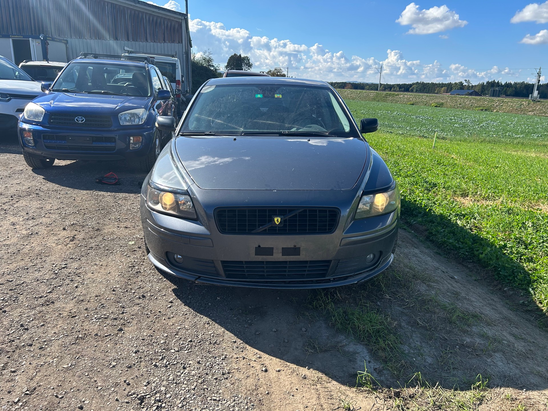 VOLVO S40 T5 Momentum-image-1