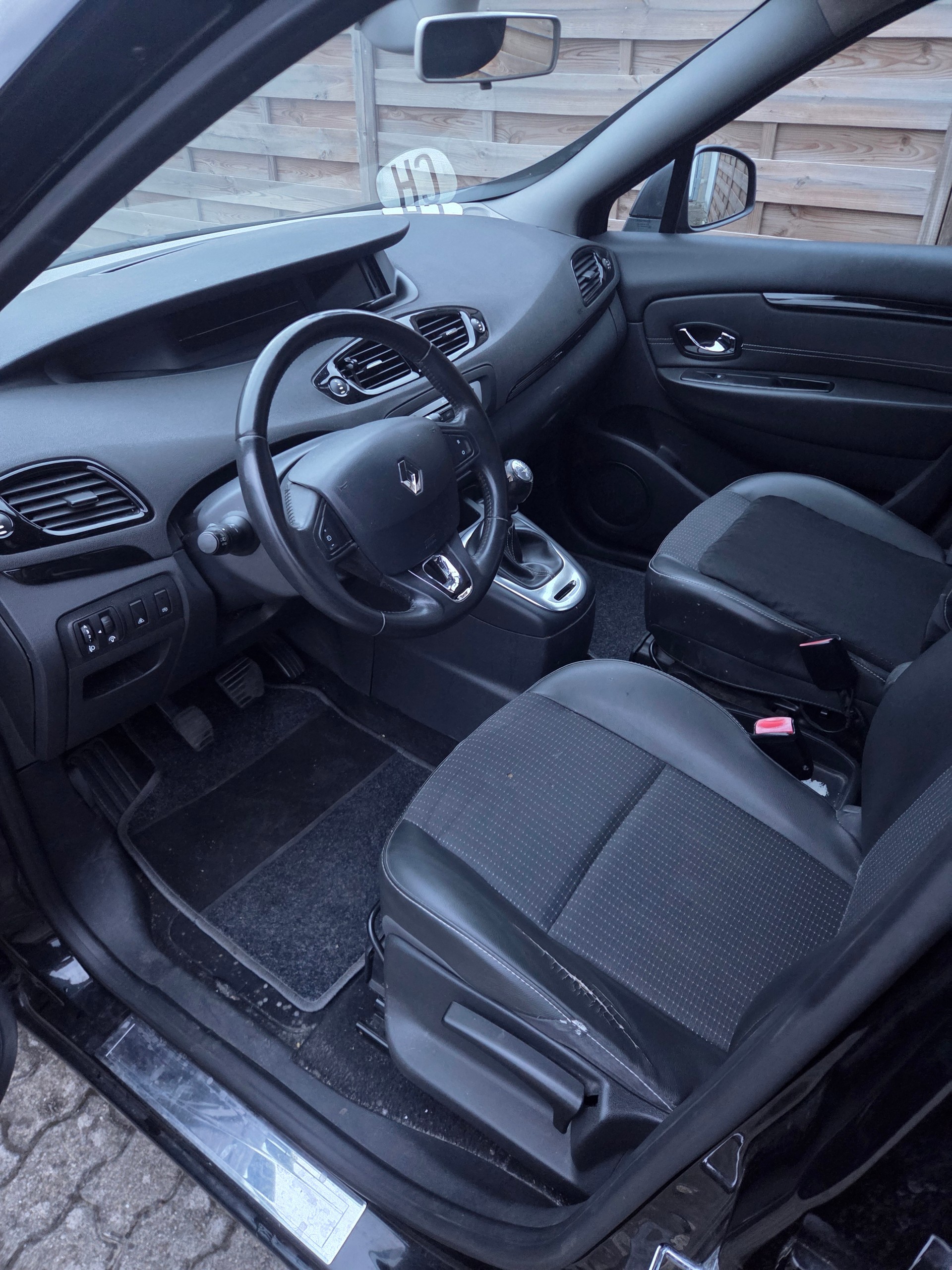 RENAULT Grand Scénic 1.2 16V Turbo Swiss Edition-image-3