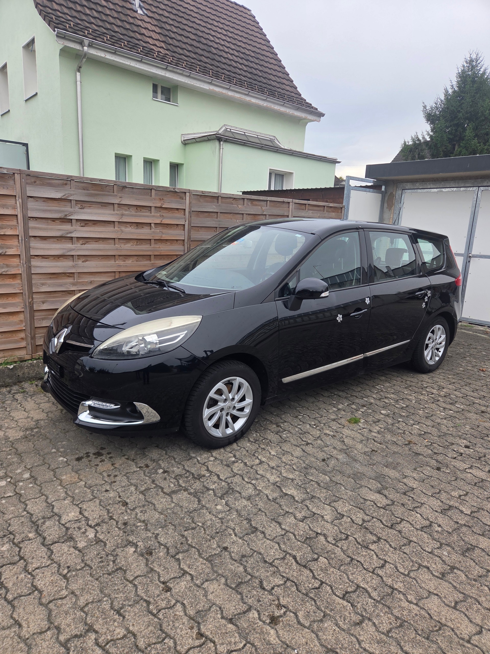 RENAULT Grand Scénic 1.2 16V Turbo Swiss Edition-image-0