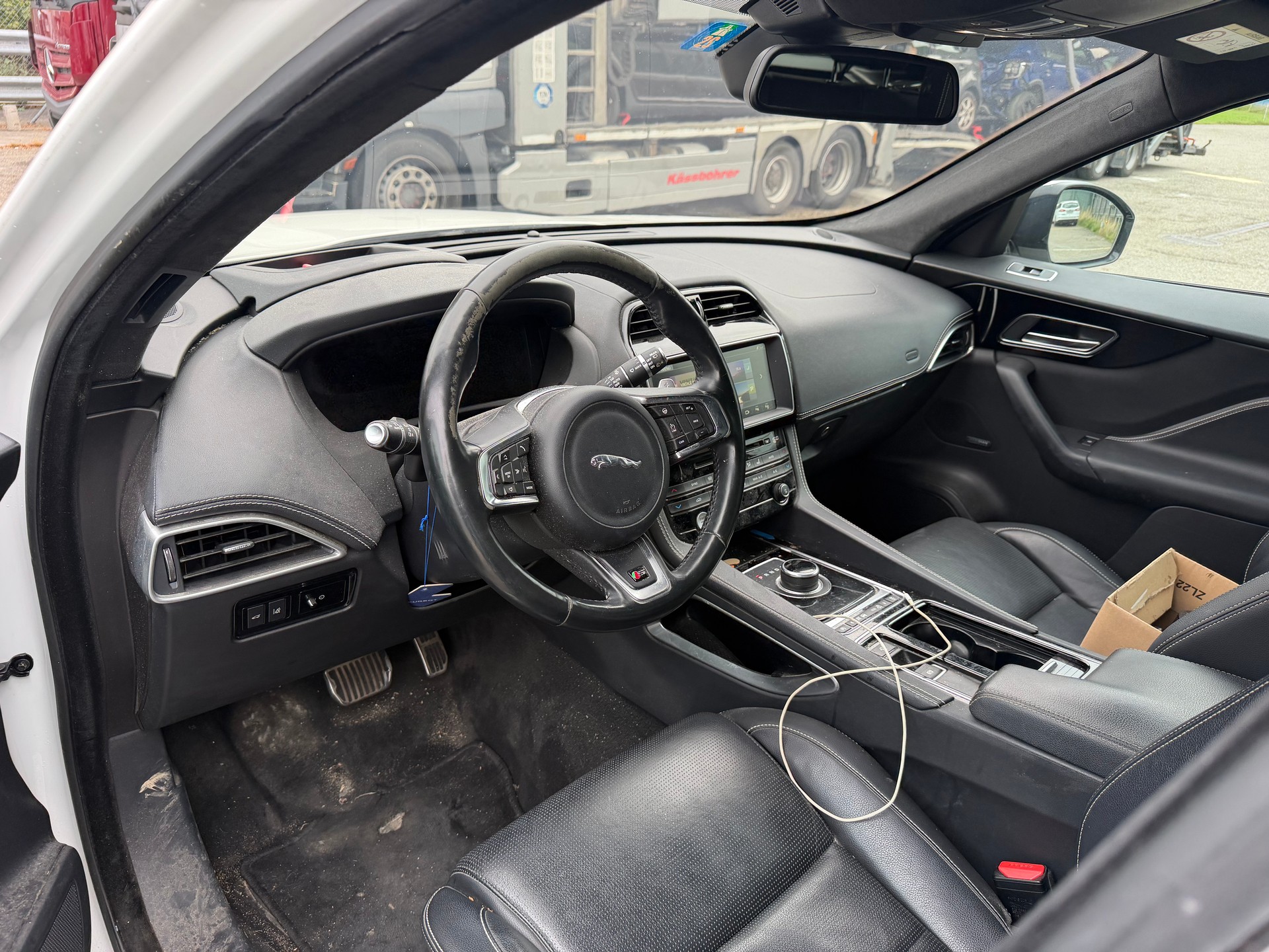 JAGUAR F-Pace 3.0 TD Prestige AWD Automatik-image-9