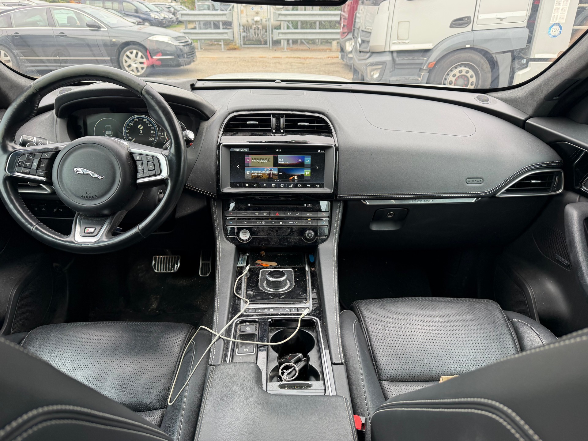 JAGUAR F-Pace 3.0 TD Prestige AWD Automatik-image-10