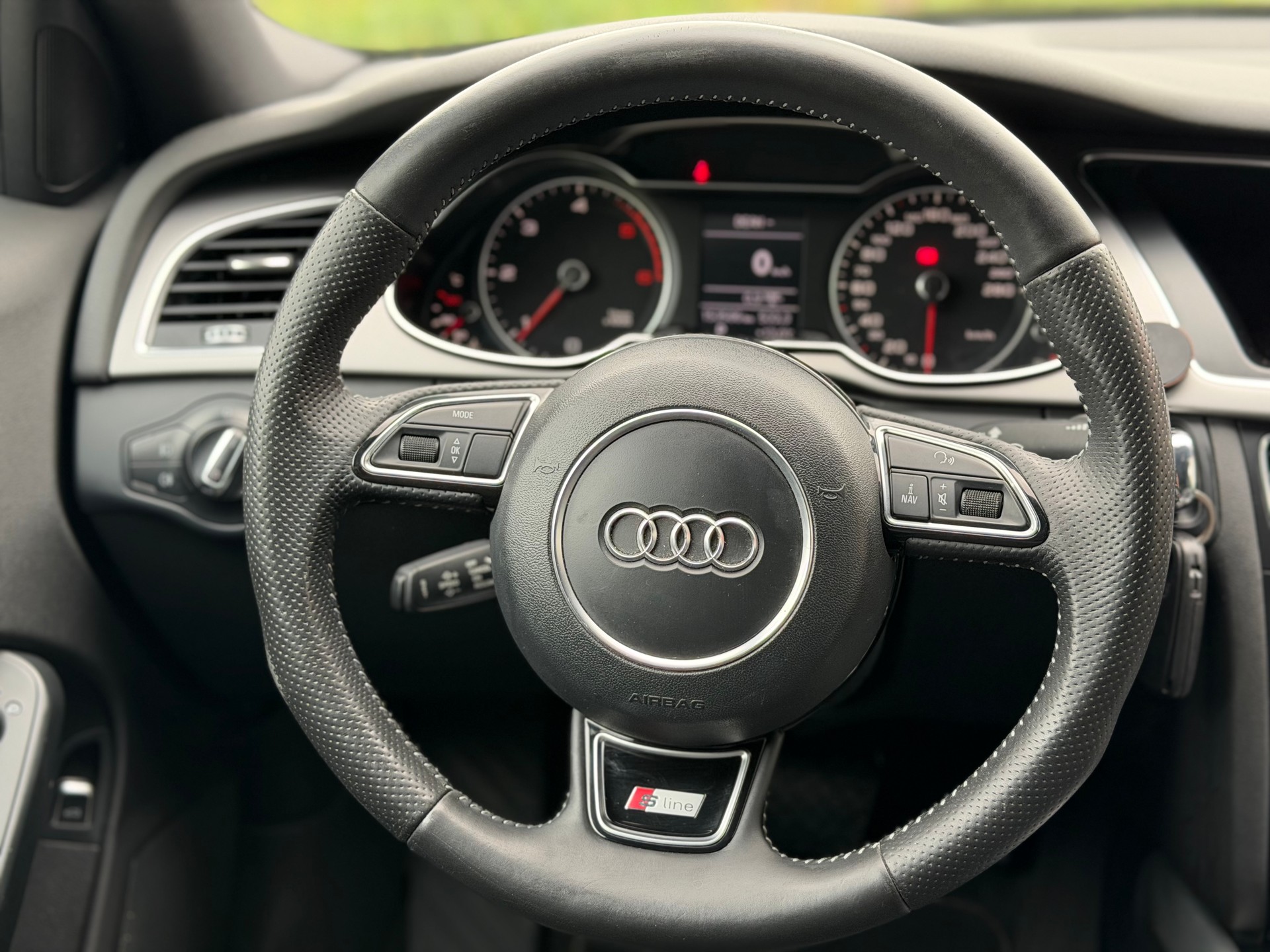 AUDI A4 Limousine 2.0 TDI multitronic-image-17