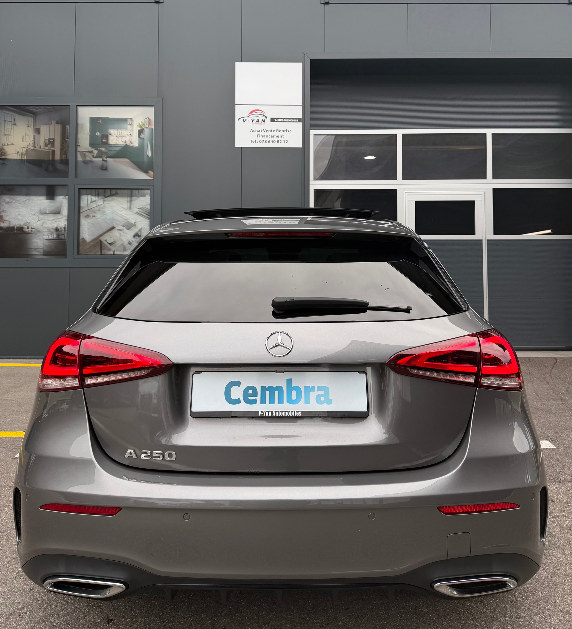 MERCEDES-BENZ A 250 AMG Line 7G-DCT-image-4