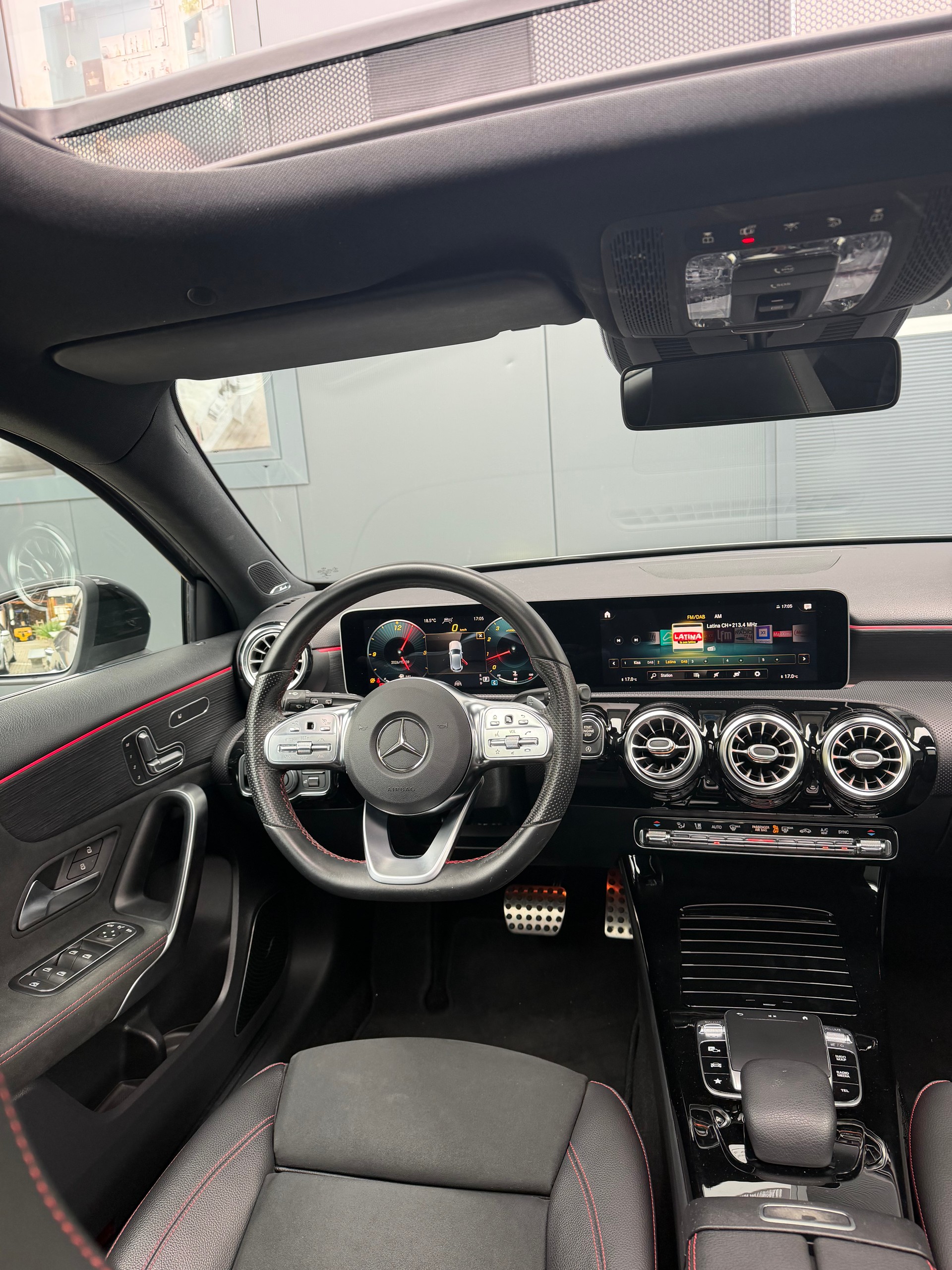 MERCEDES-BENZ A 250 AMG Line 7G-DCT-image-9