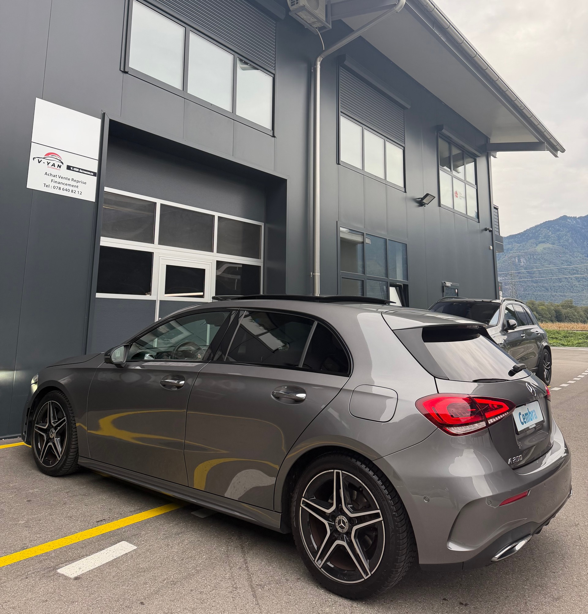MERCEDES-BENZ A 250 AMG Line 7G-DCT-image-5