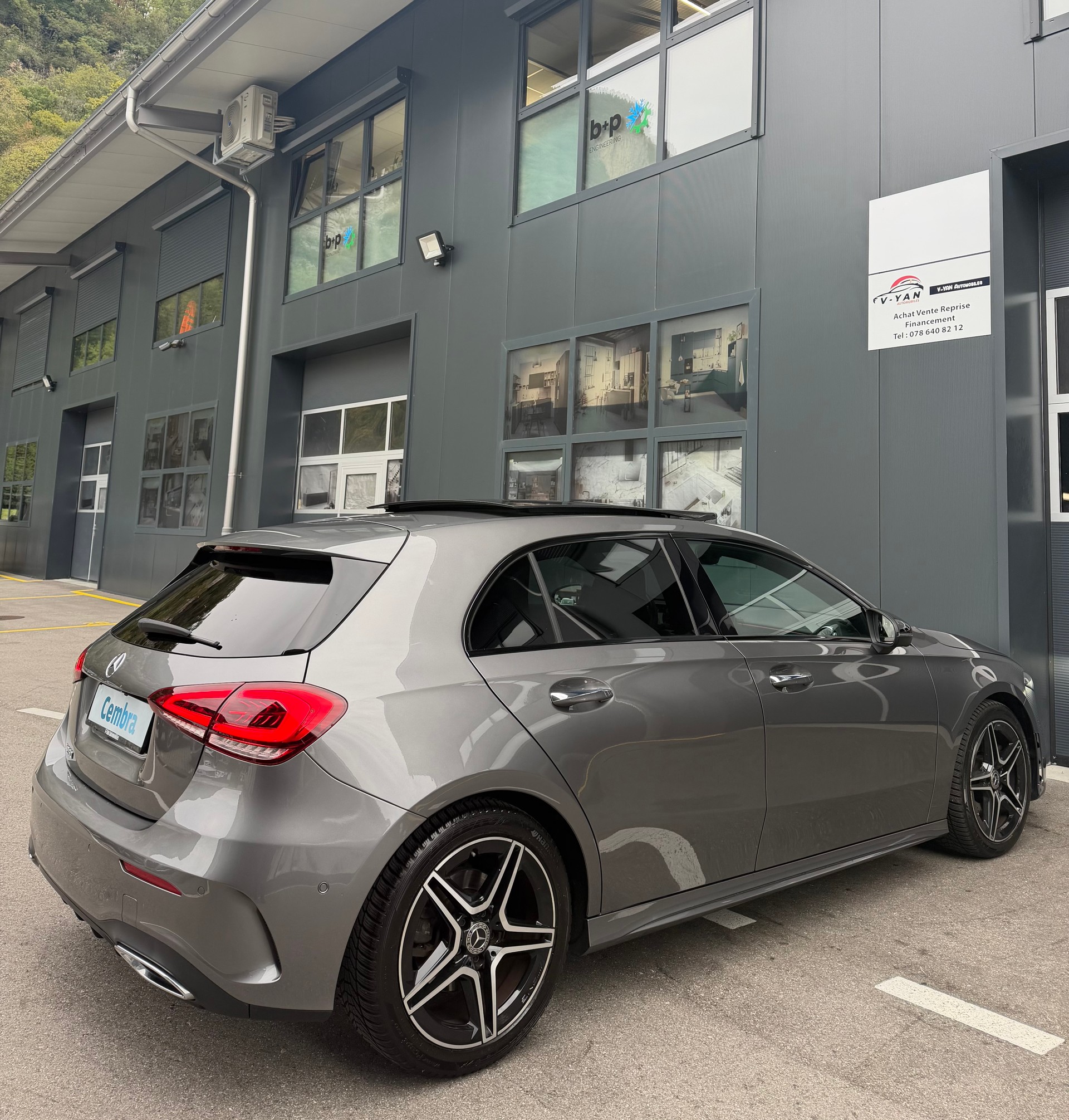 MERCEDES-BENZ A 250 AMG Line 7G-DCT-image-6