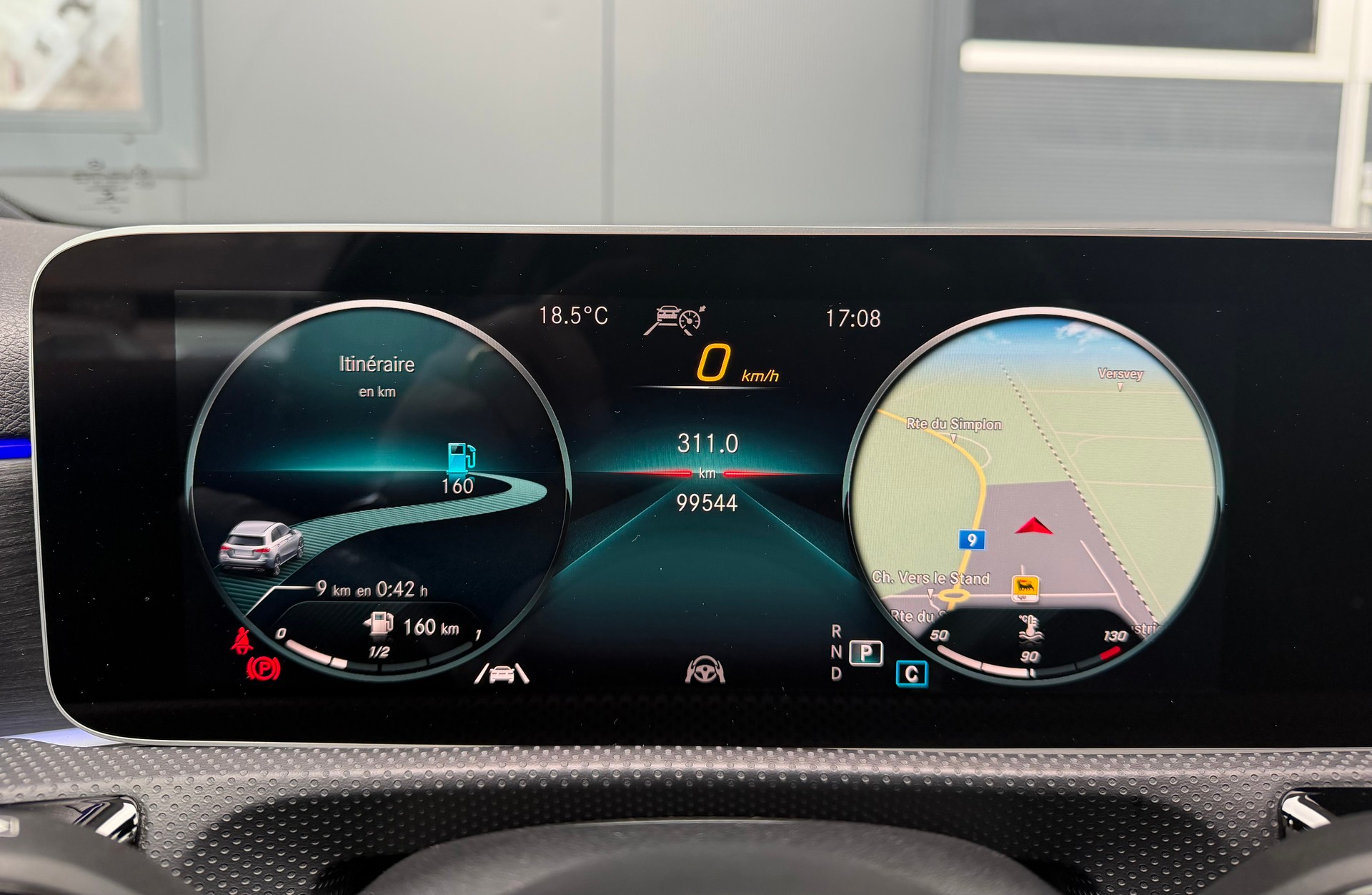 MERCEDES-BENZ A 250 AMG Line 7G-DCT-image-13