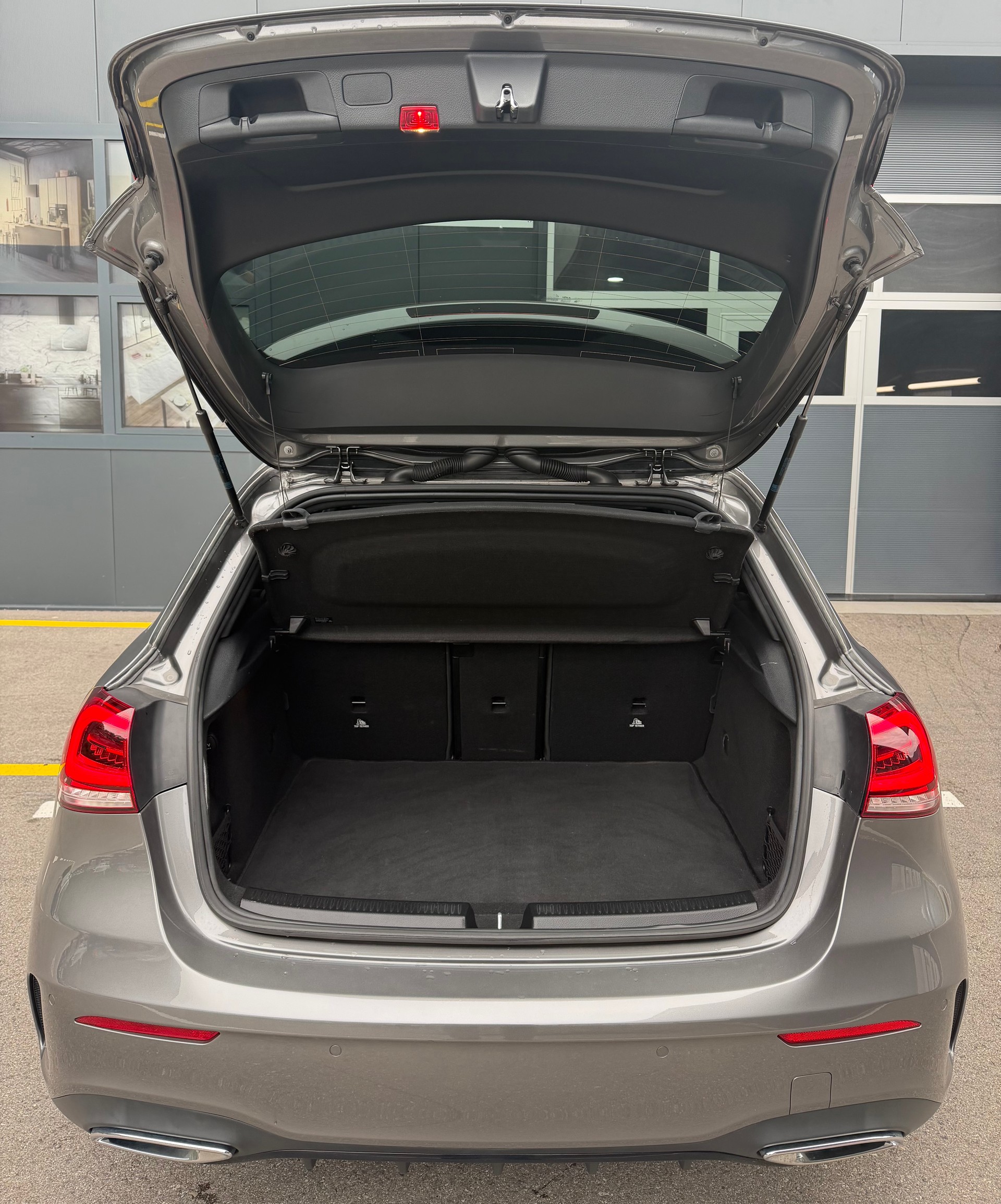 MERCEDES-BENZ A 250 AMG Line 7G-DCT-image-7