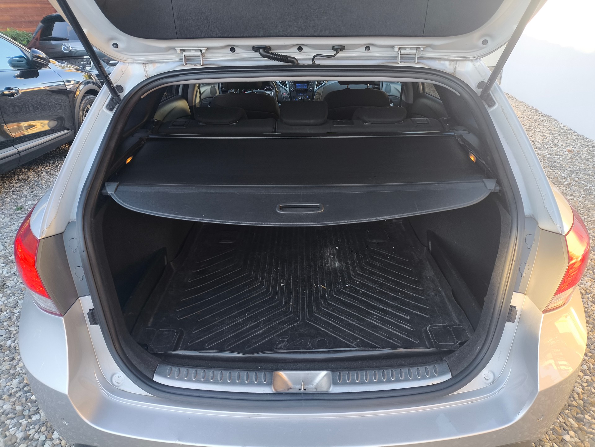 HYUNDAI i40 Wagon 1.7 CRDI Style-image-10