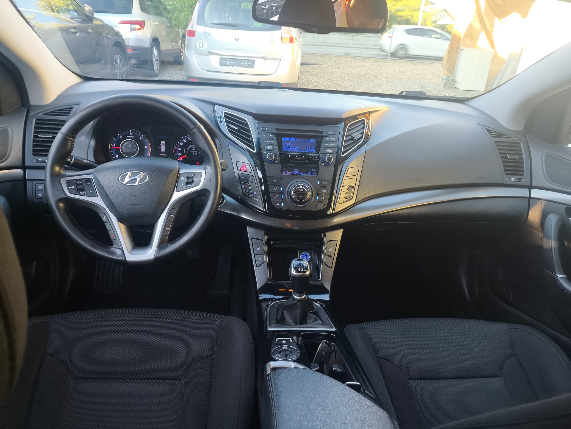 HYUNDAI i40 Wagon 1.7 CRDI Style-image-11