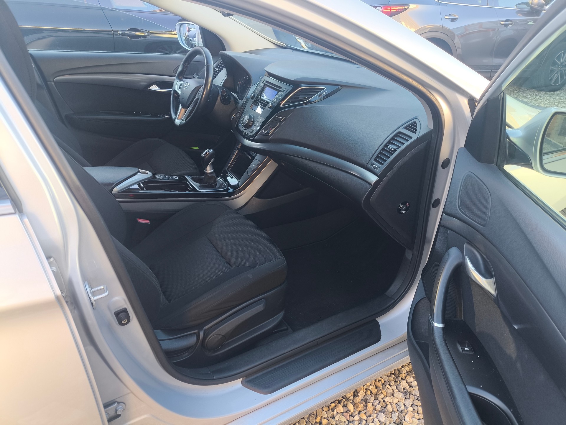 HYUNDAI i40 Wagon 1.7 CRDI Style-image-8