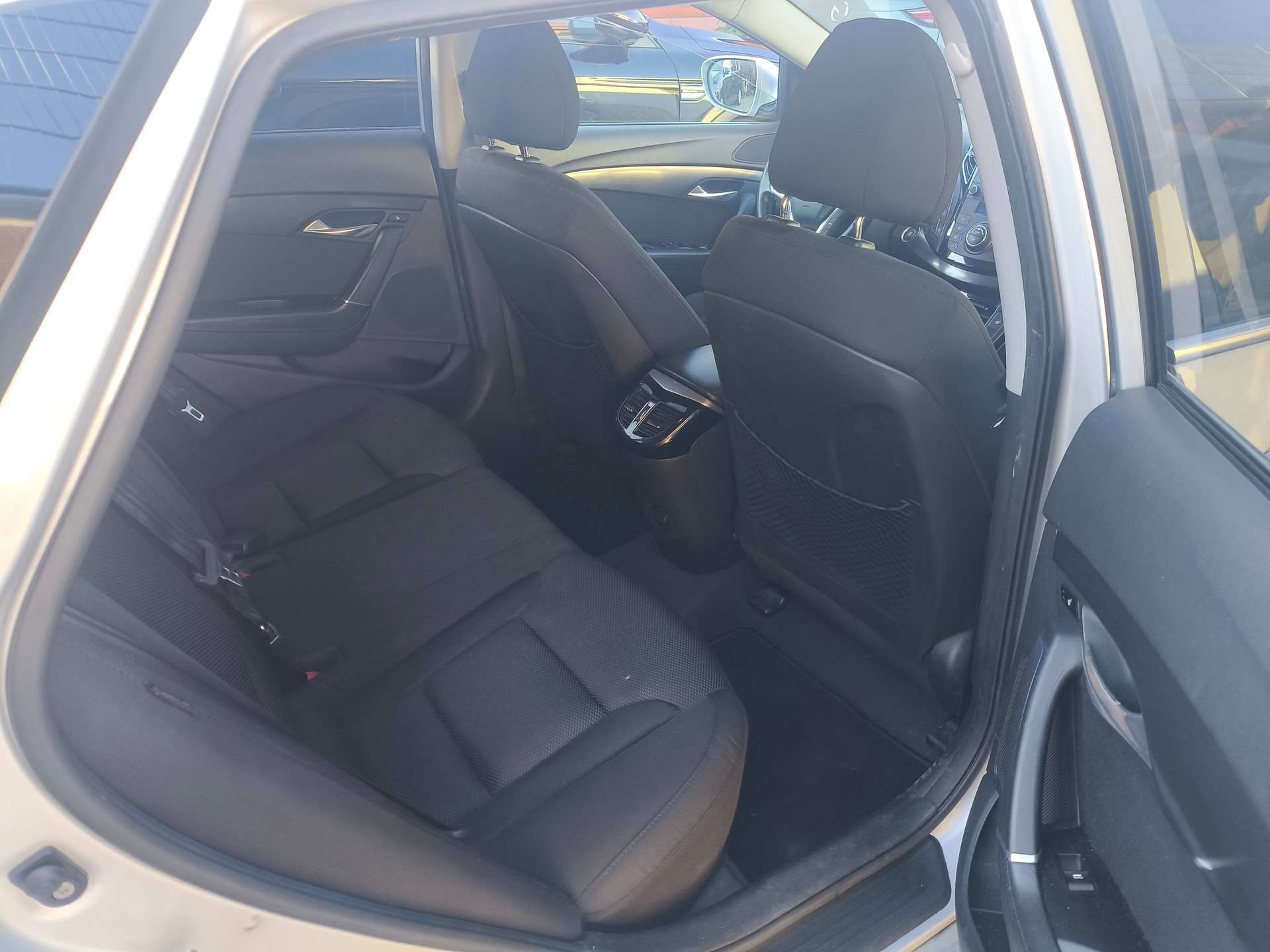 HYUNDAI i40 Wagon 1.7 CRDI Style-image-9
