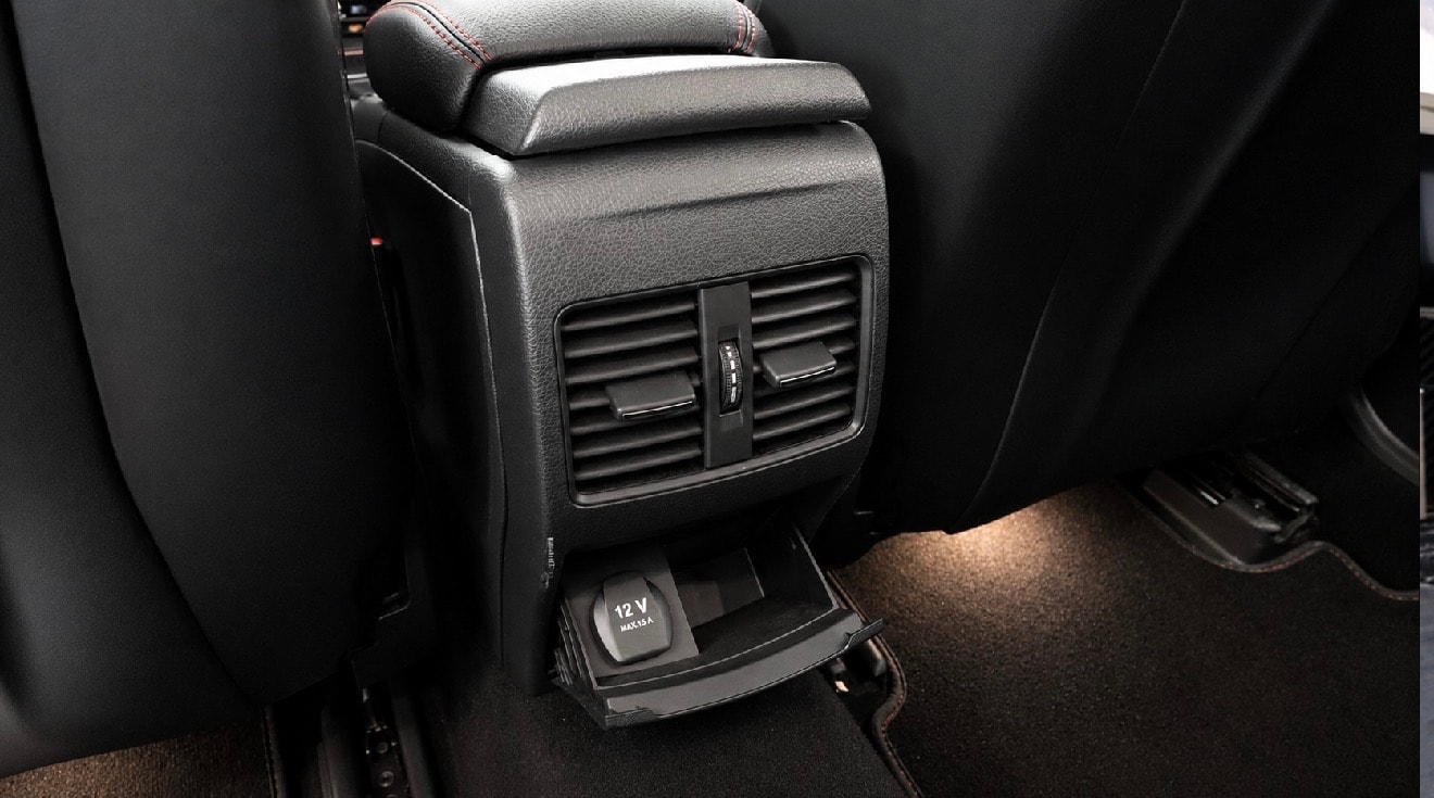MERCEDES-BENZ GLA 45 AMG 4Matic 7G-DCT-image-14
